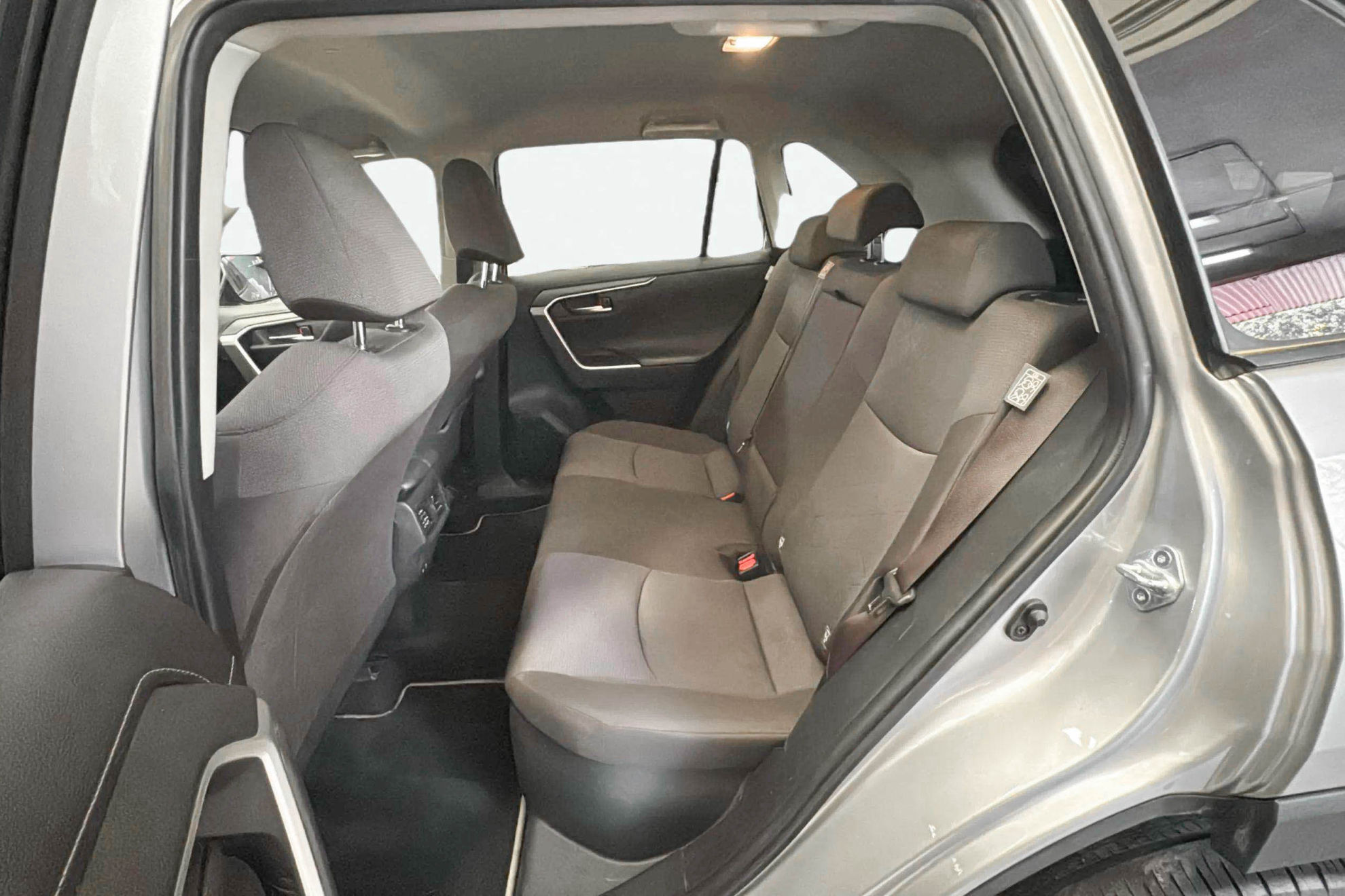 Toyota RAV4 2.5l 220H Advance 4WD - foto 14