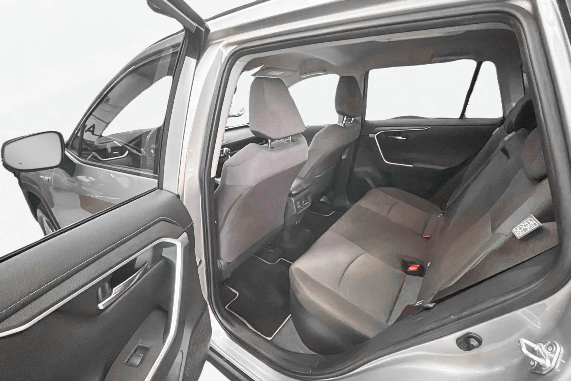 Toyota RAV4 2.5l 220H Advance 4WD - foto 16