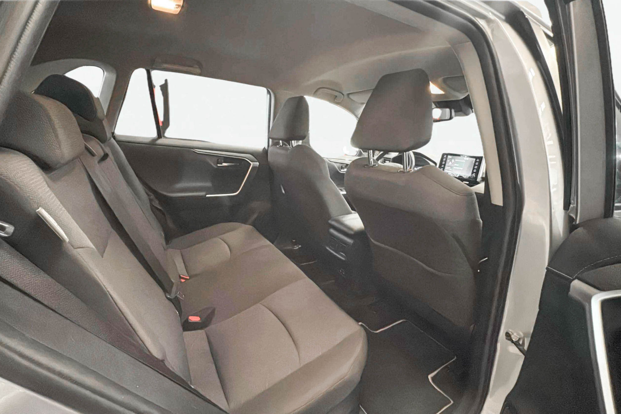 Toyota RAV4 2.5l 220H Advance 4WD - foto 19