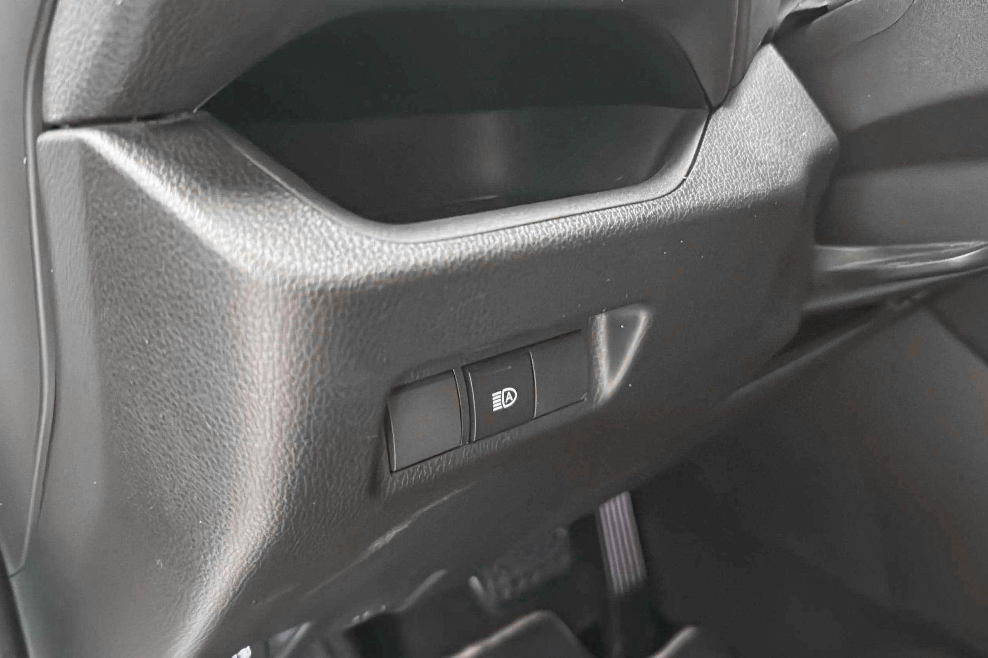 Toyota RAV4 2.5l 220H Advance 4WD - foto 24