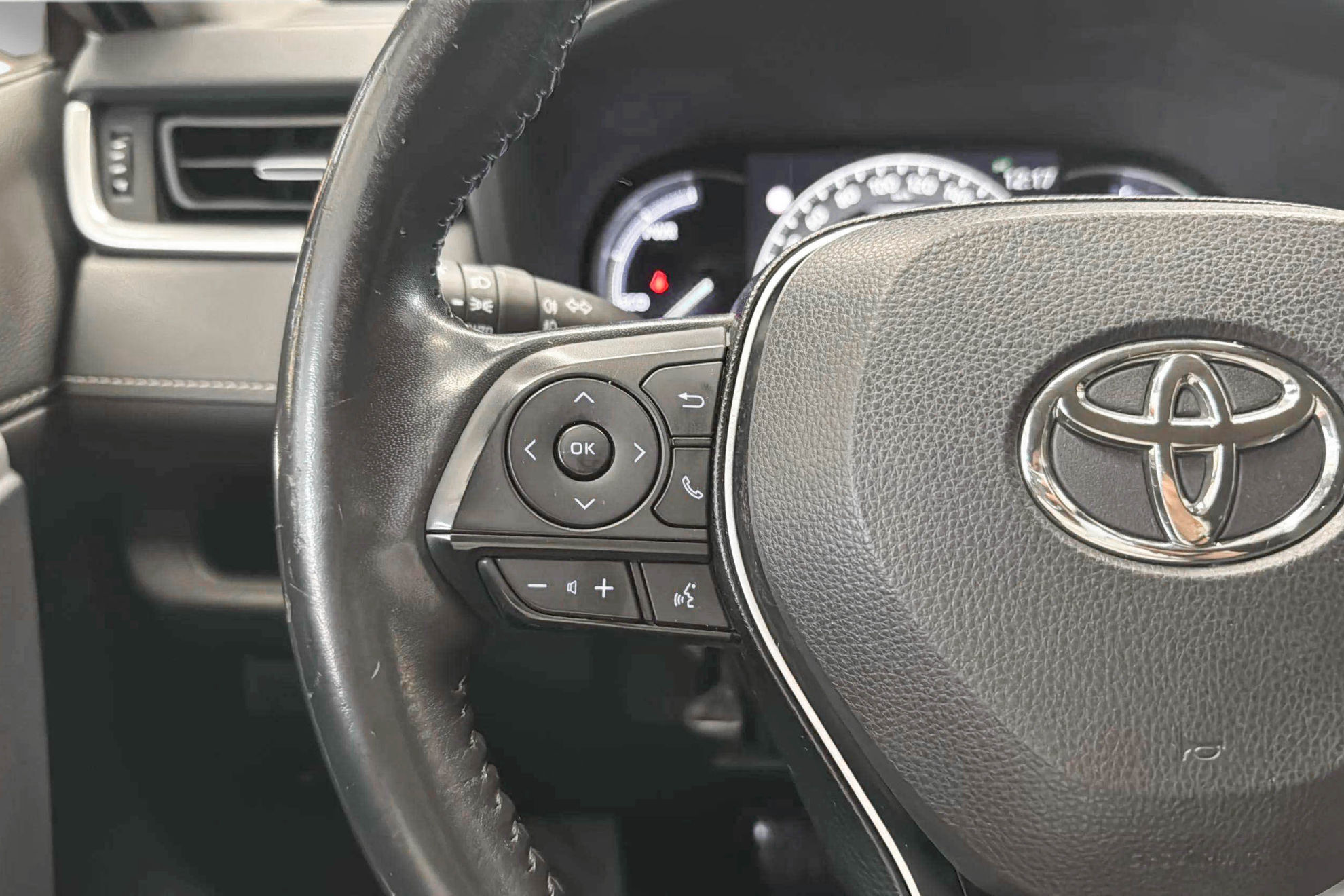 Toyota RAV4 2.5l 220H Advance 4WD - foto 25
