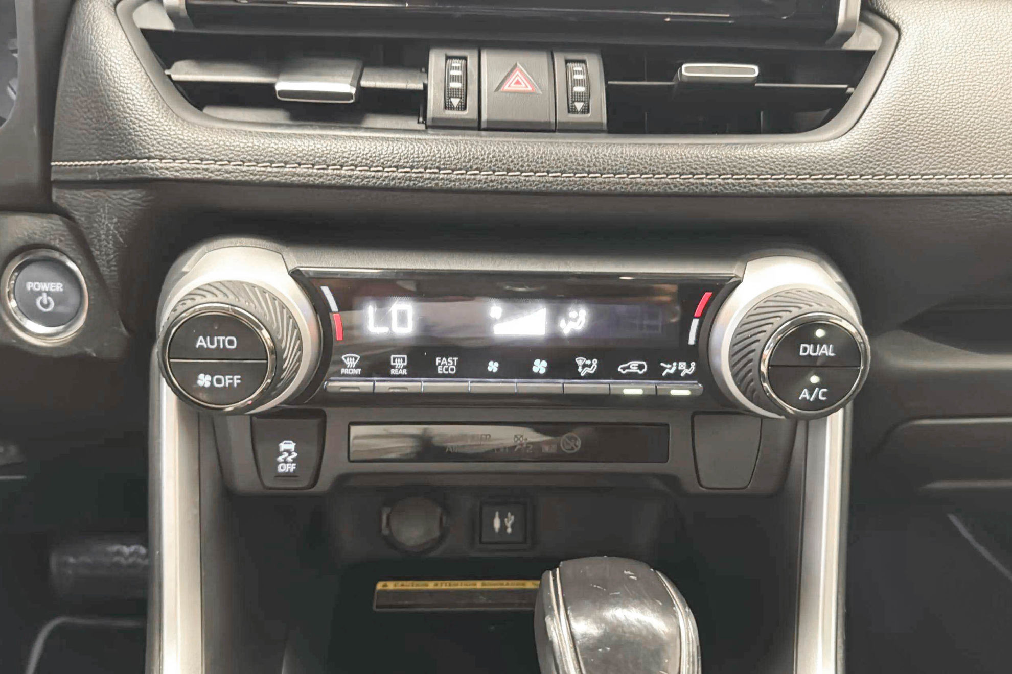 Toyota RAV4 2.5l 220H Advance 4WD - foto 34