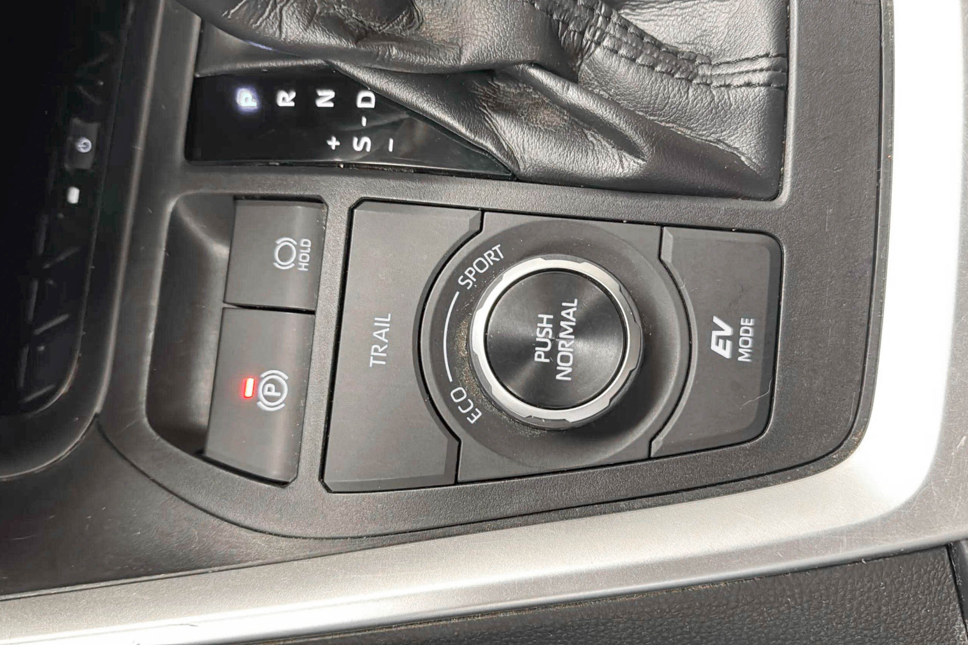 Toyota RAV4 2.5l 220H Advance 4WD - foto 37