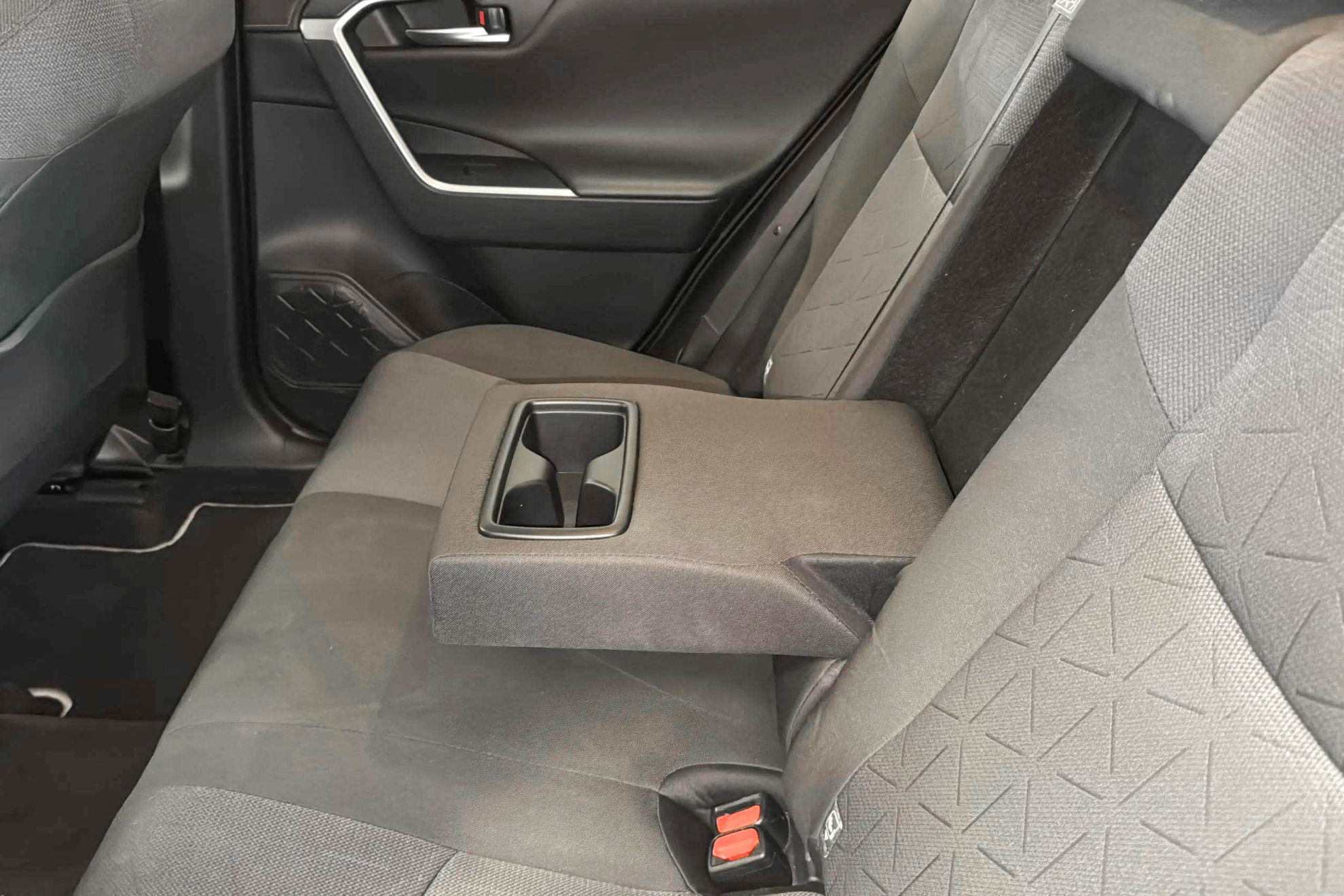 Toyota RAV4 2.5l 220H Advance 4WD - foto 40