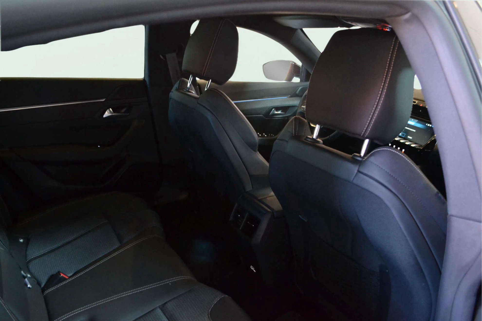 Peugeot 508 Allure PureTech 130 EAT8 - foto 10