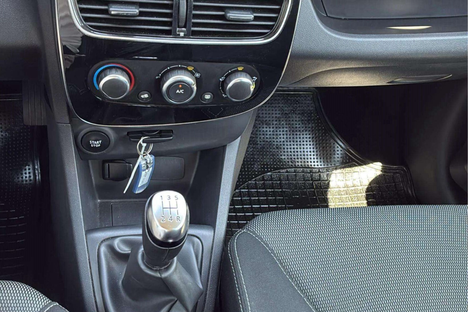 Renault Clio Limited TCe GLP -18 - foto 24