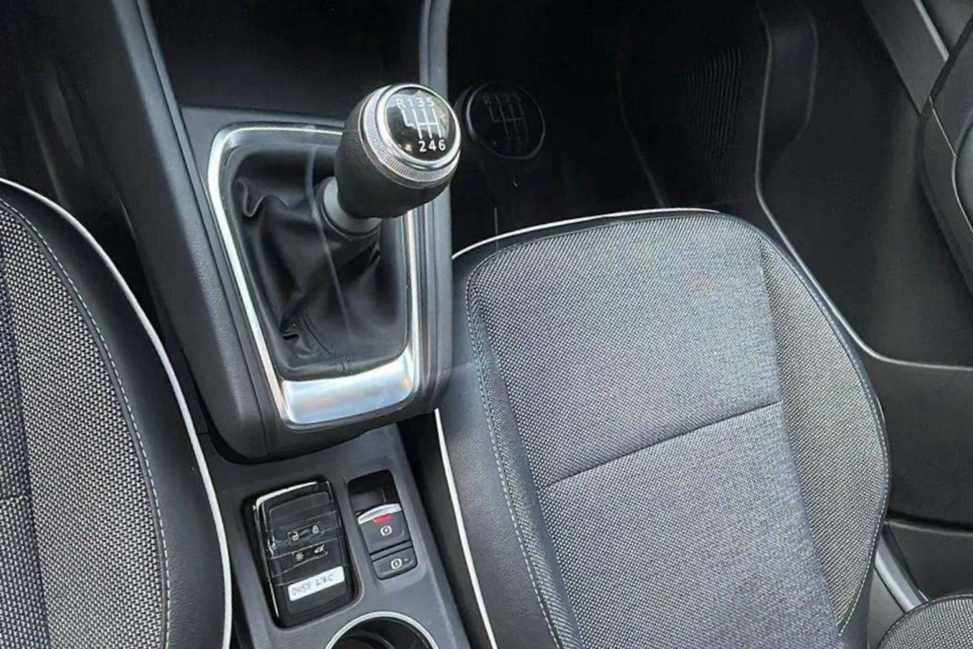 Renault Captur zen fast track E-Tech híbrido - foto 18