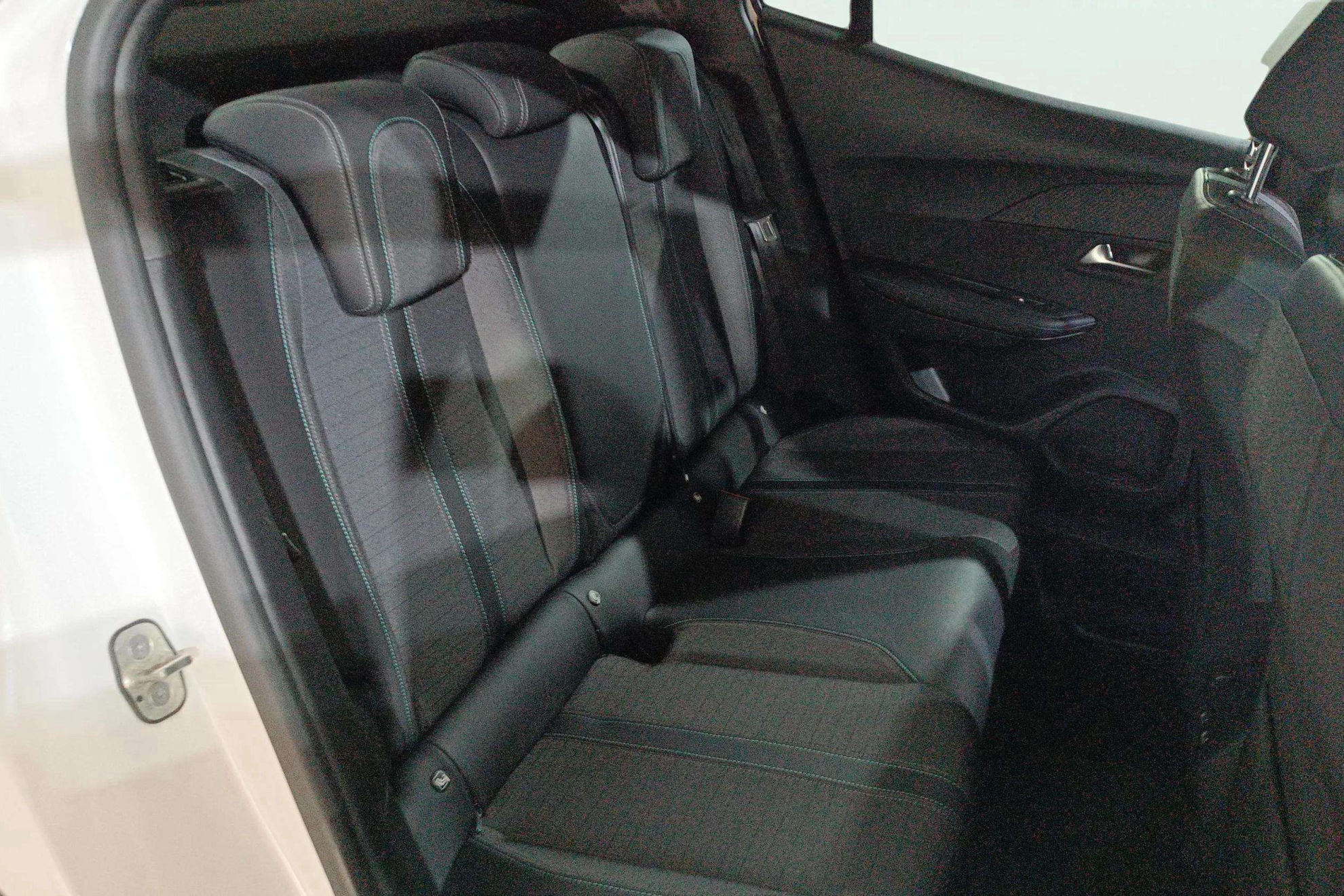 Peugeot 2008 Allure BlueHDi - foto 15