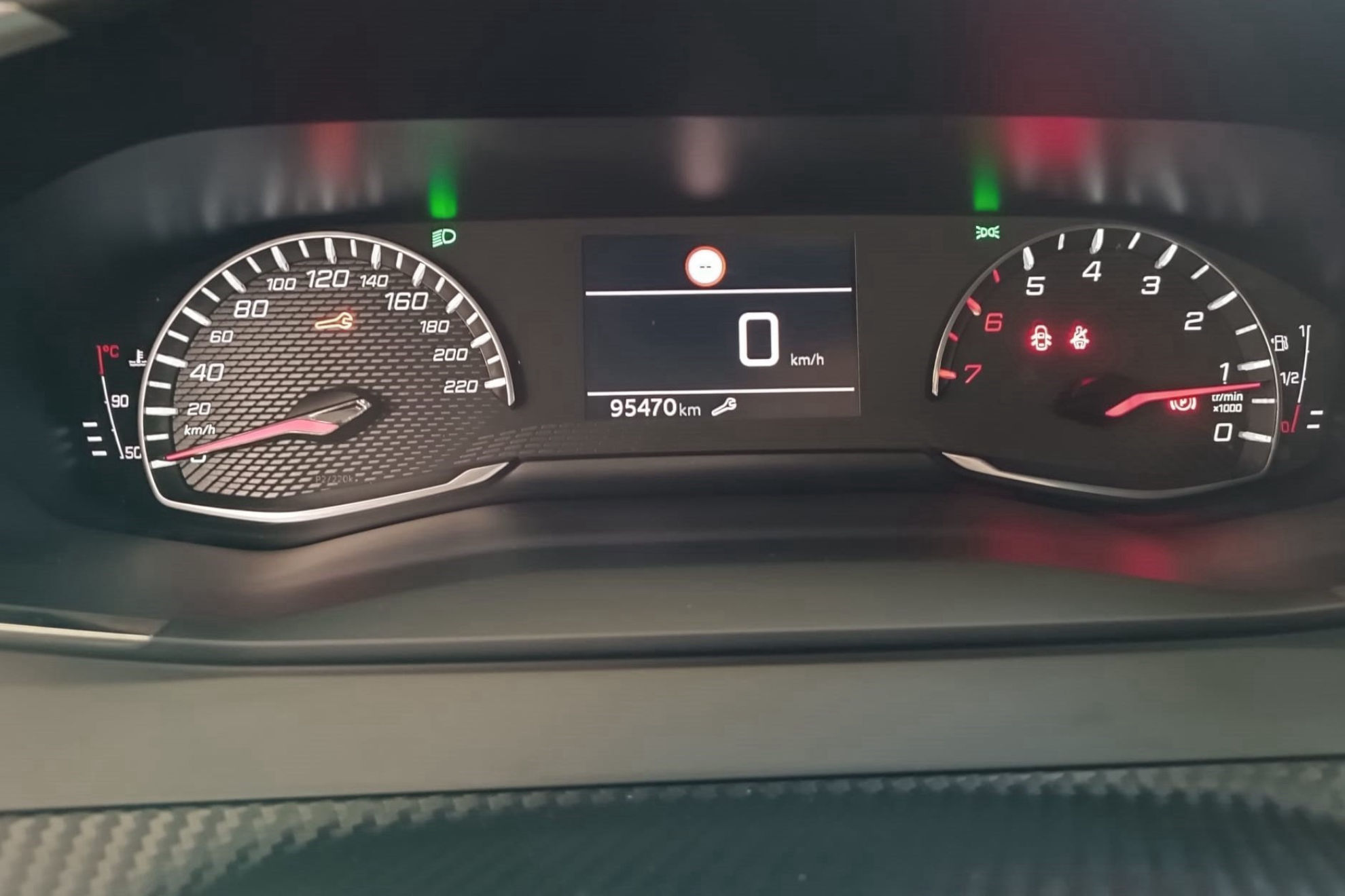 Peugeot 2008 Allure BlueHDi - foto 13
