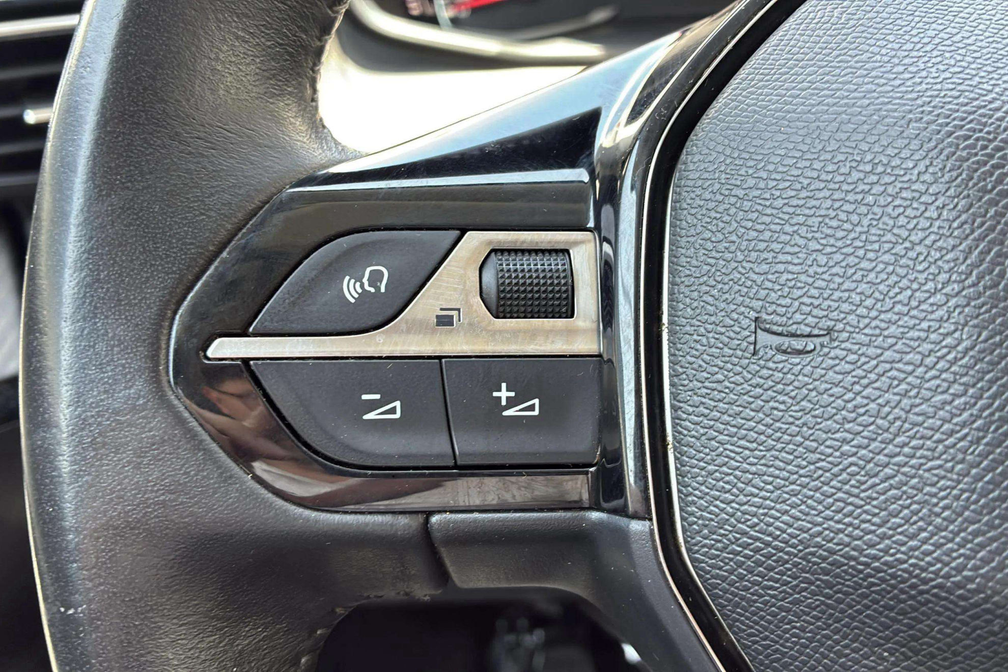 Peugeot 2008 Allure BlueHDi - foto 17