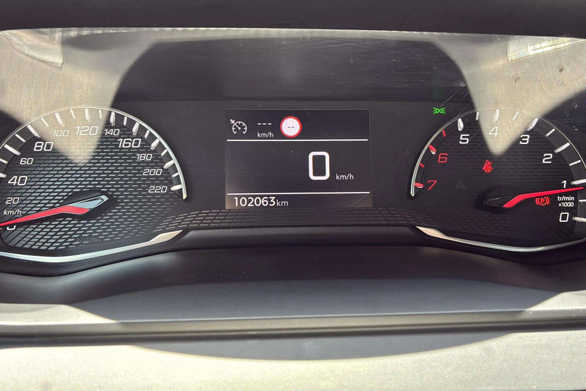 Peugeot 2008 Allure BlueHDi - foto 22