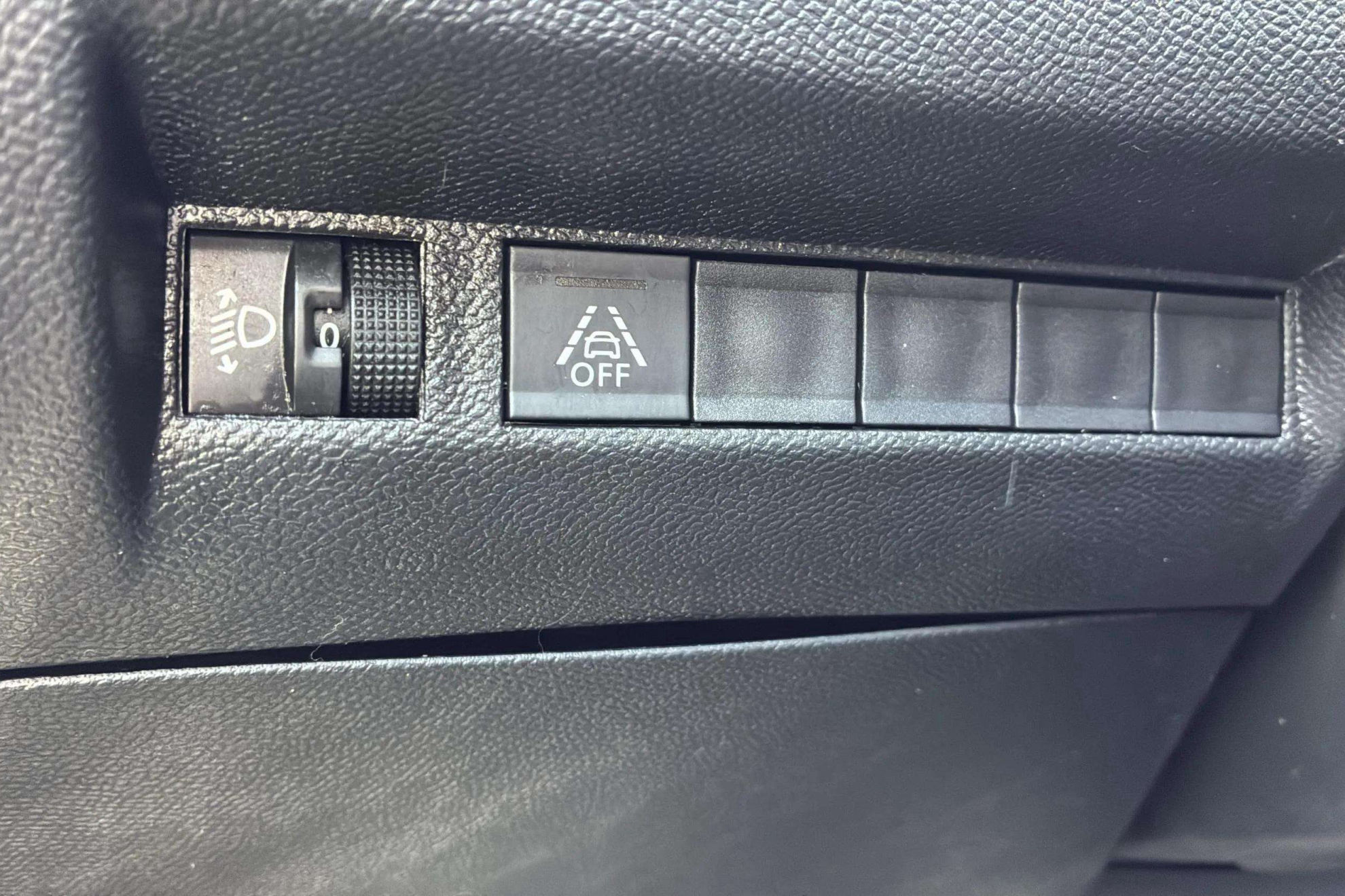 Peugeot 2008 Allure BlueHDi - foto 13