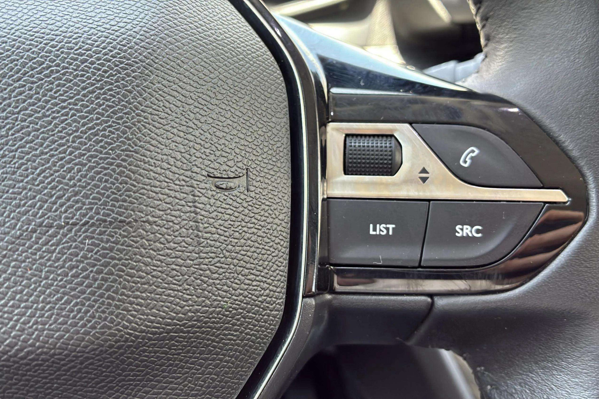 Peugeot 2008 Allure BlueHDi - foto 18