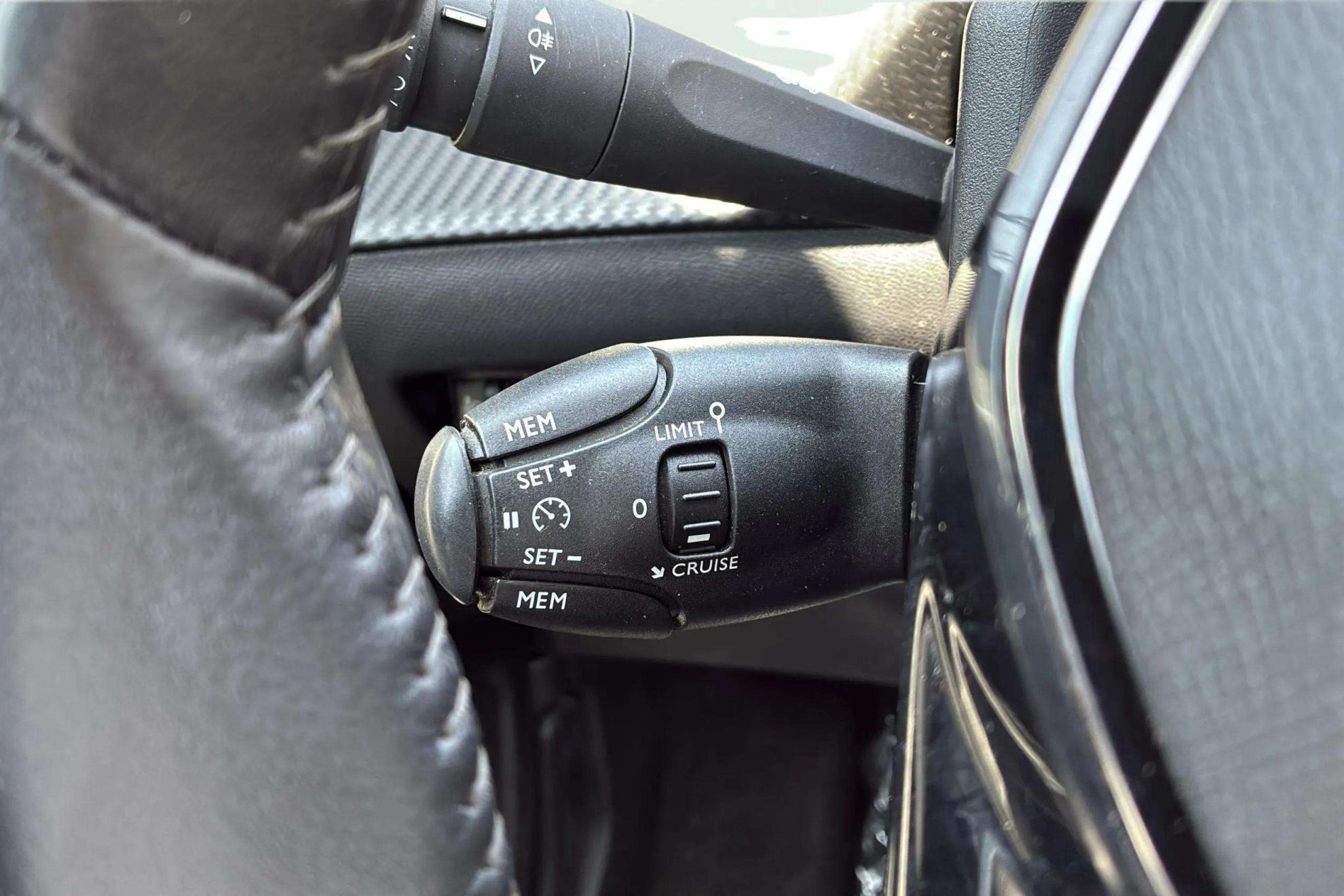 Peugeot 2008 Allure BlueHDi - foto 21