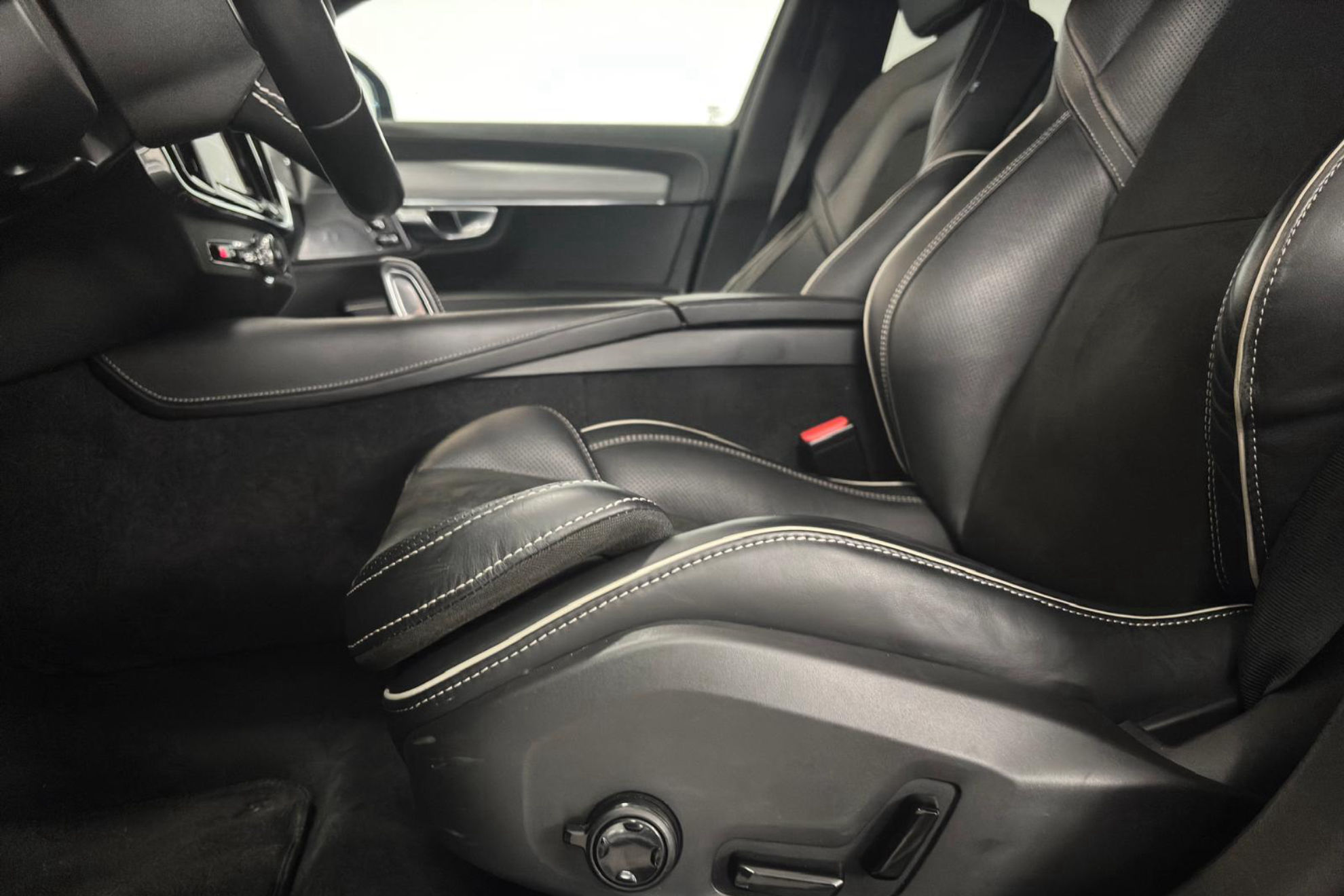 Volvo S90 2.0 B5 D AWD R-Design - foto 12