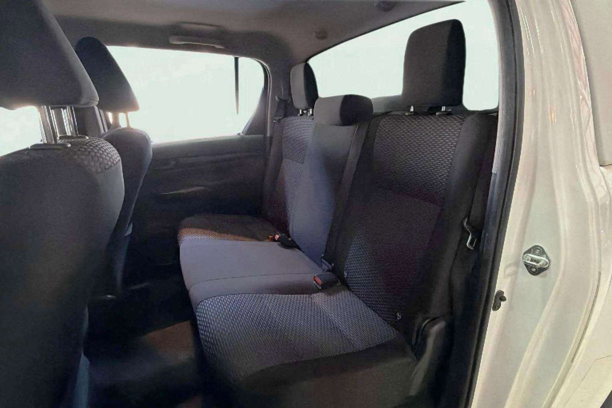 Toyota Hilux 2.4 D-4D Cabina Doble GX - foto 13