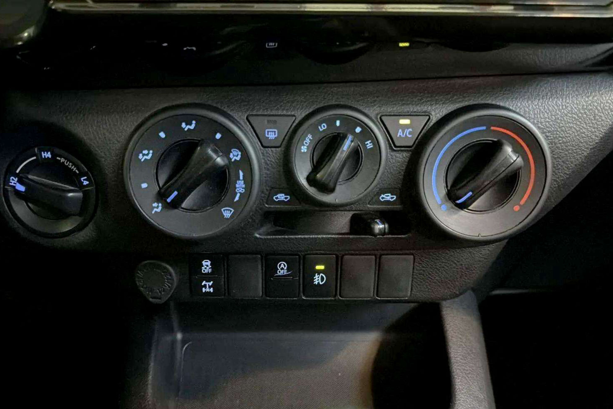Toyota Hilux 2.4 D-4D Cabina Doble GX - foto 23