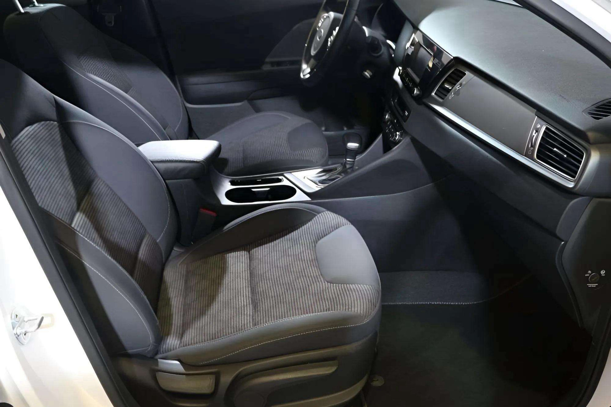 Kia Niro 1.6 GDi HEV Drive - foto 12