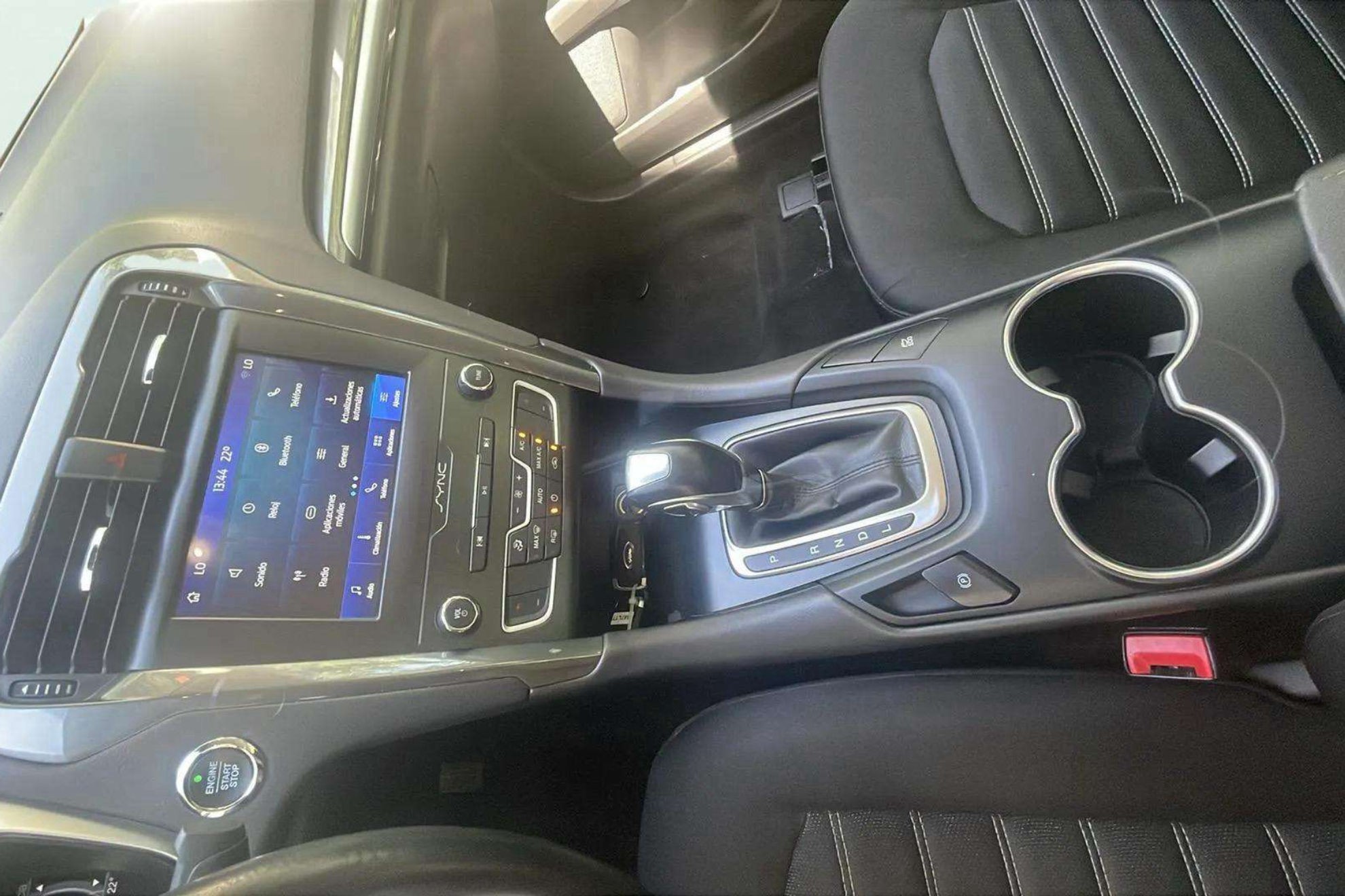 Ford Mondeo 2.0 Híbrido Trend HEV - foto 17