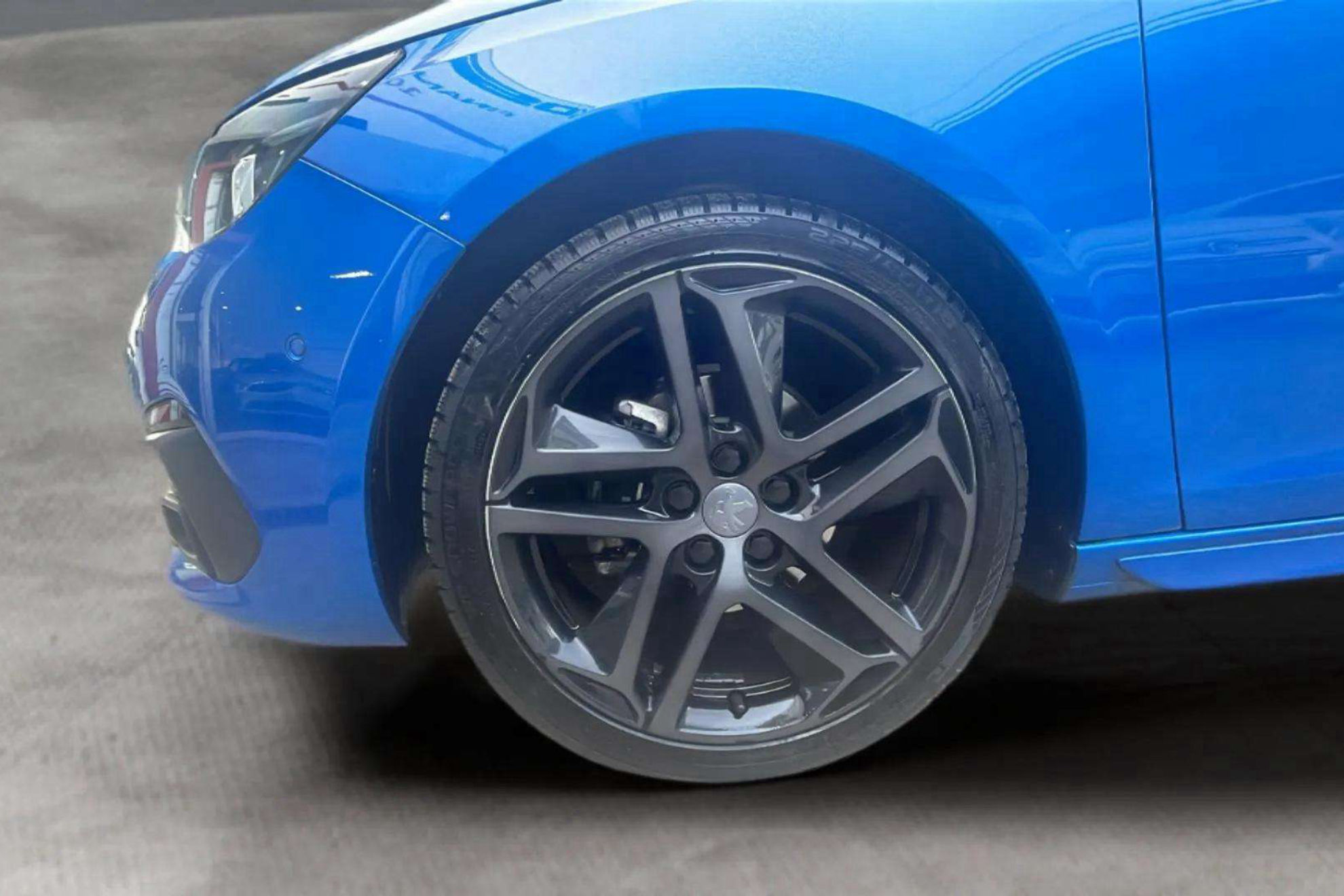 Peugeot 308 SW GT PureTech 130 EAT8 - foto 10