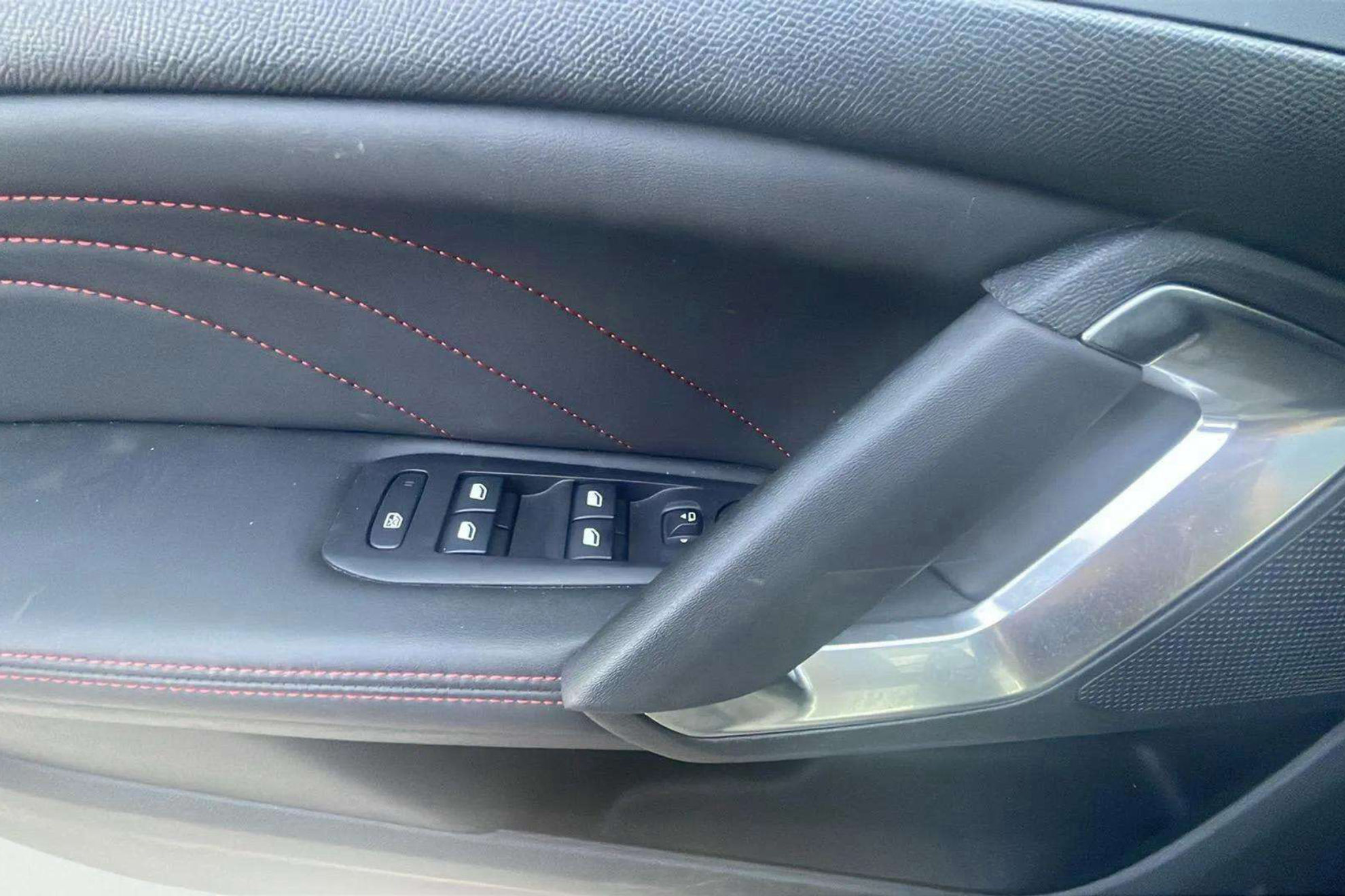 Peugeot 308 SW GT PureTech 130 EAT8 - foto 14