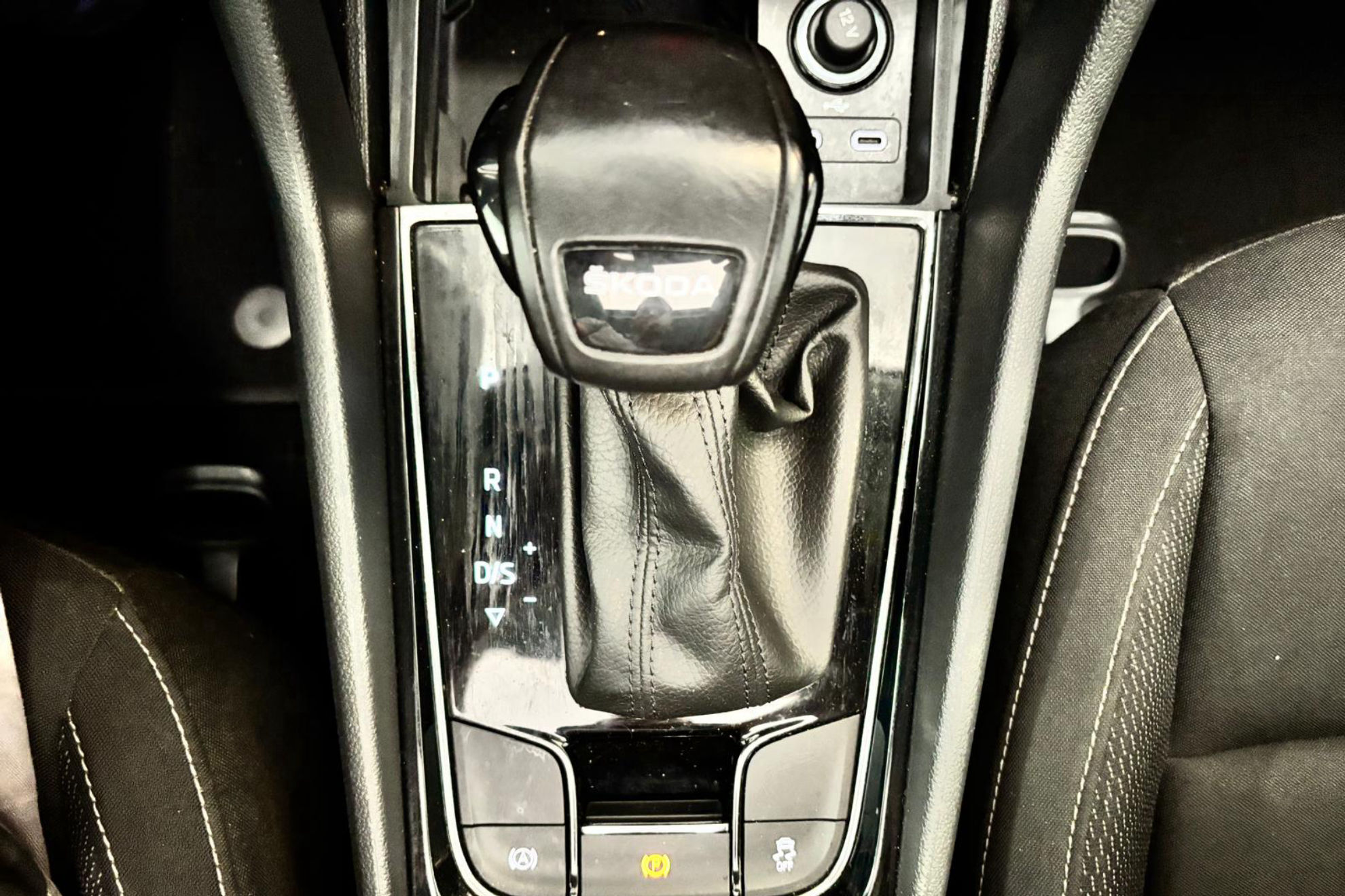 Škoda Karoq 1.5 TSI DSG ACT Selection - foto 30