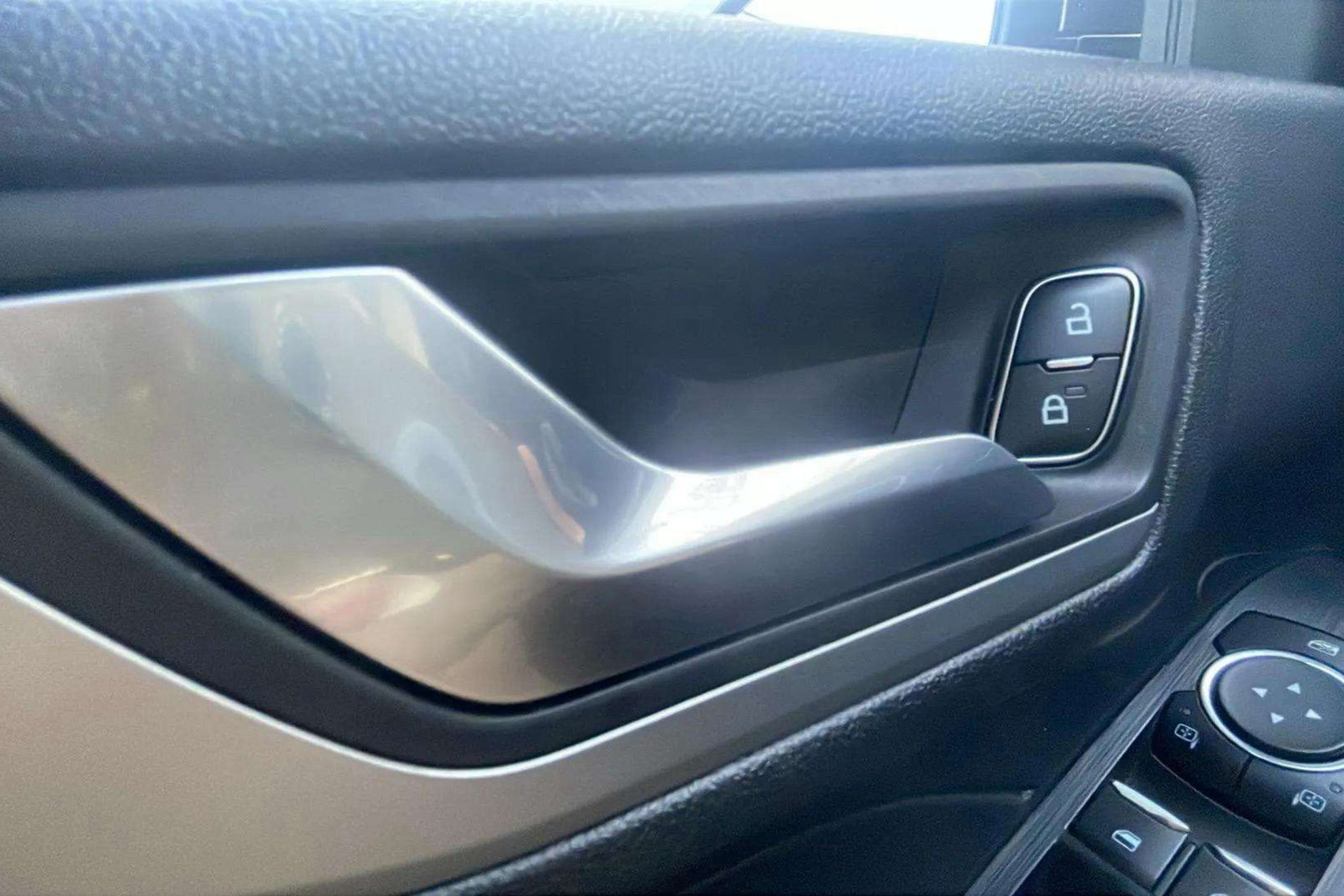 Ford Kuga Trend 1.5 EcoBoost - foto 15