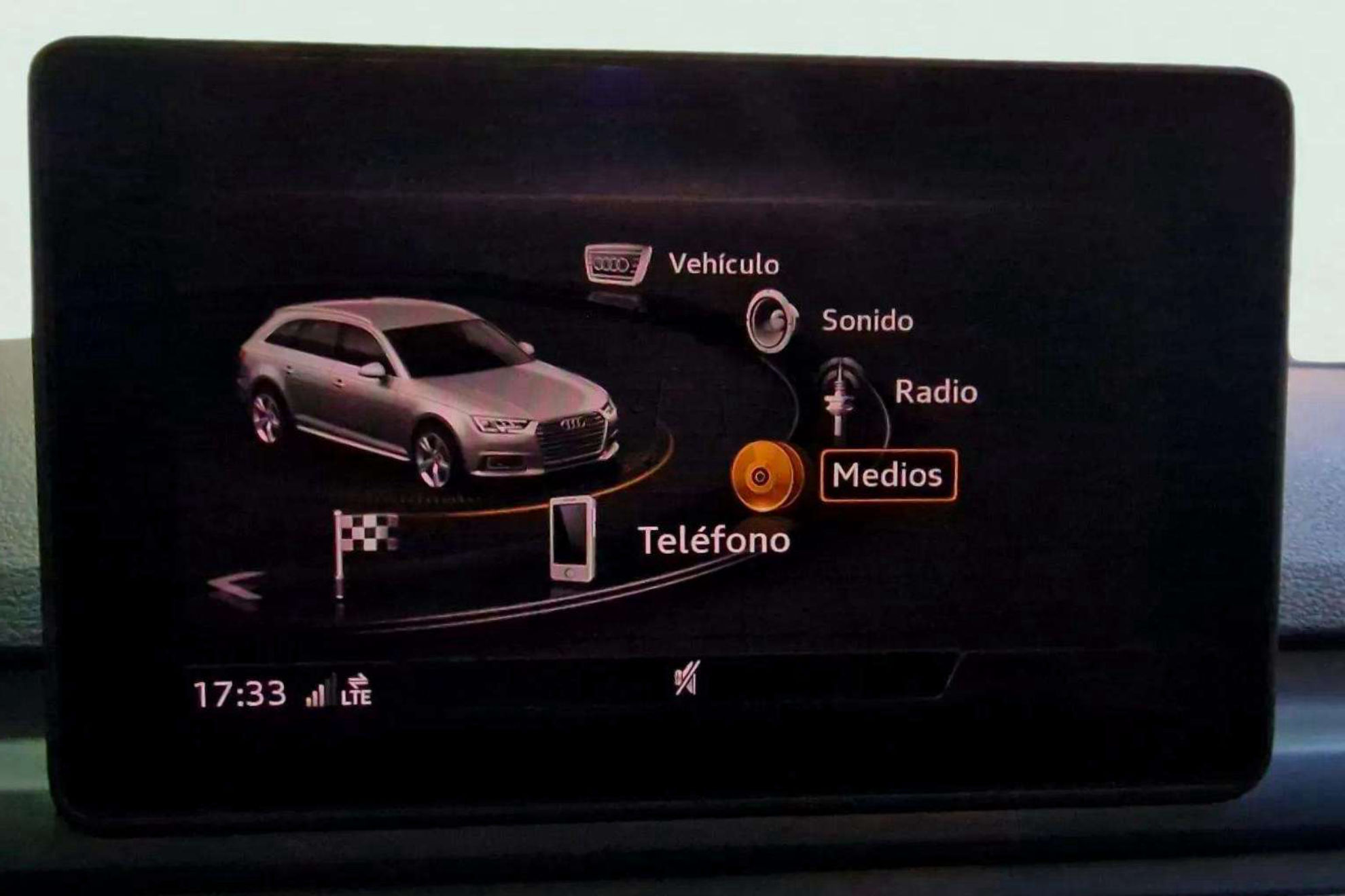 Audi A4 Avant S line 40 TDI quattro S tron - foto 26