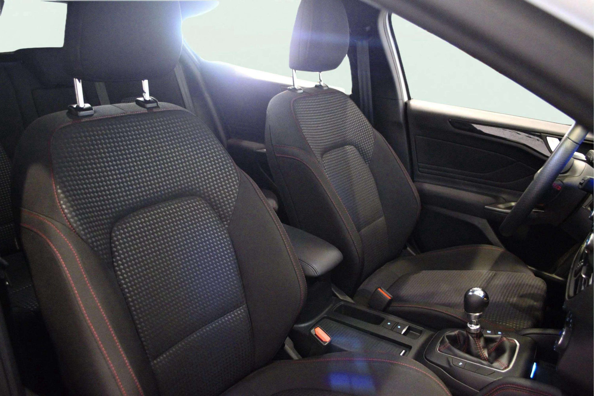 Ford Focus 1.0 EcoBoost ST-Line - foto 12
