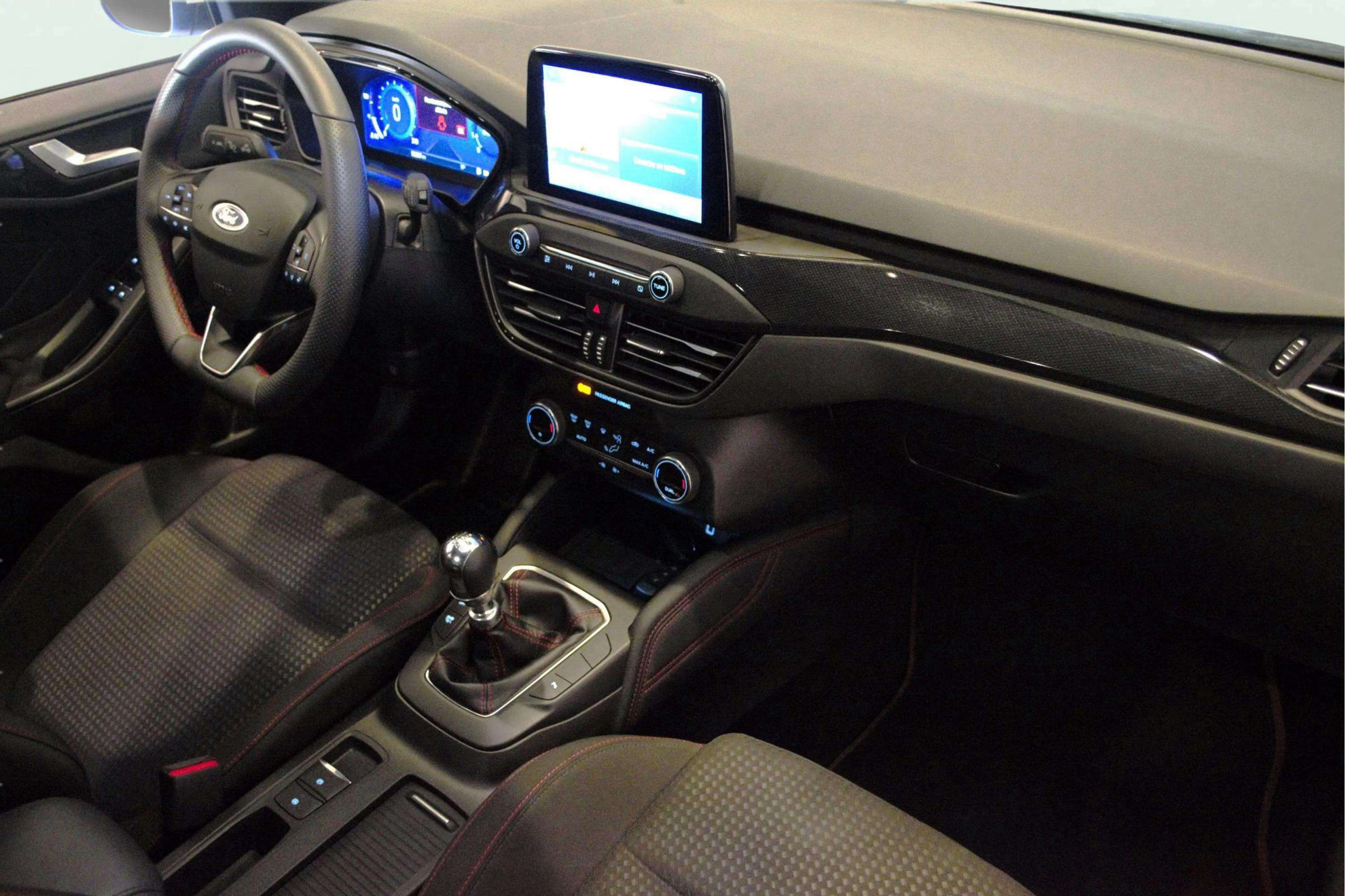 Ford Focus 1.0 EcoBoost ST-Line - foto 11