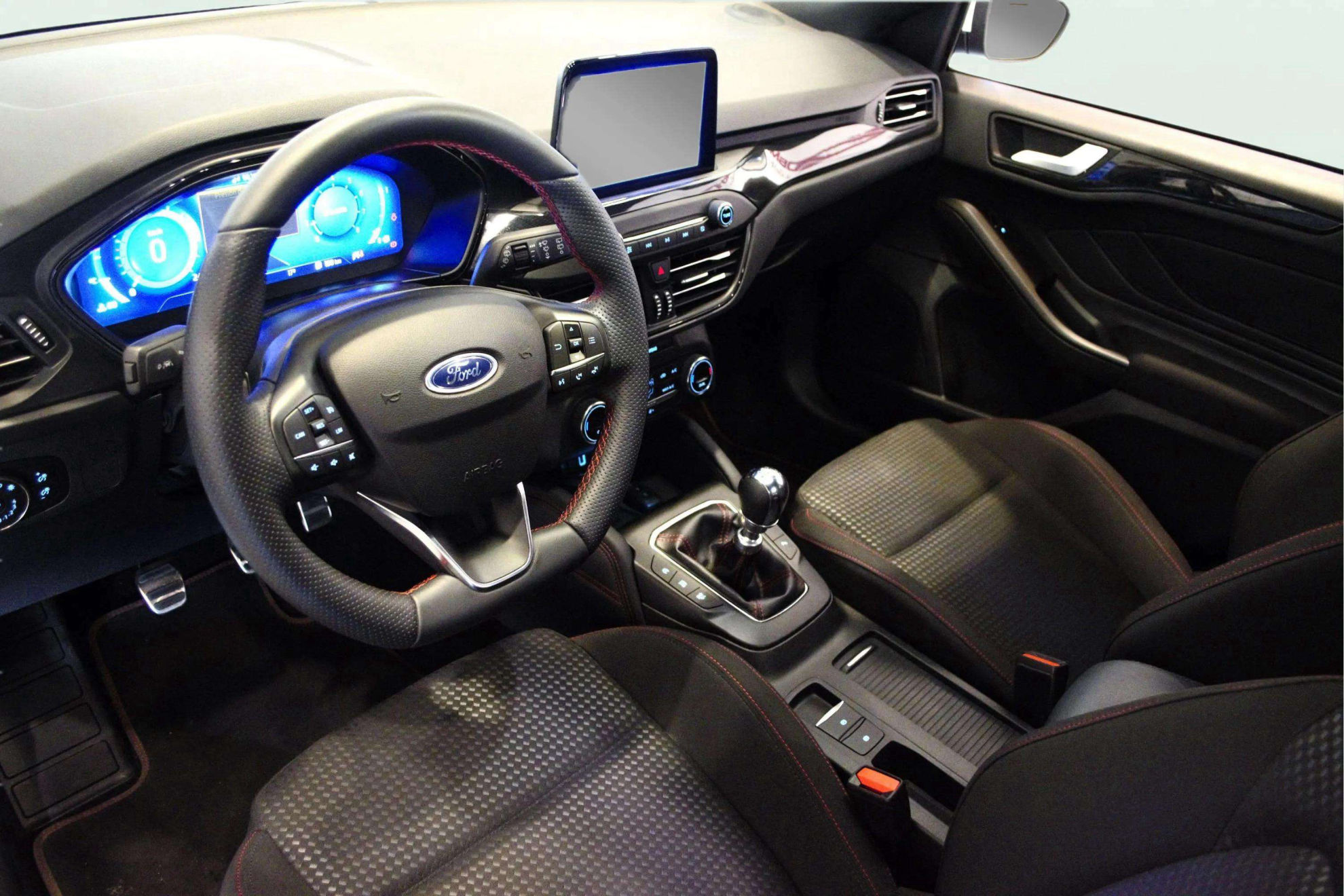 Ford Focus 1.0 EcoBoost ST-Line - foto 18