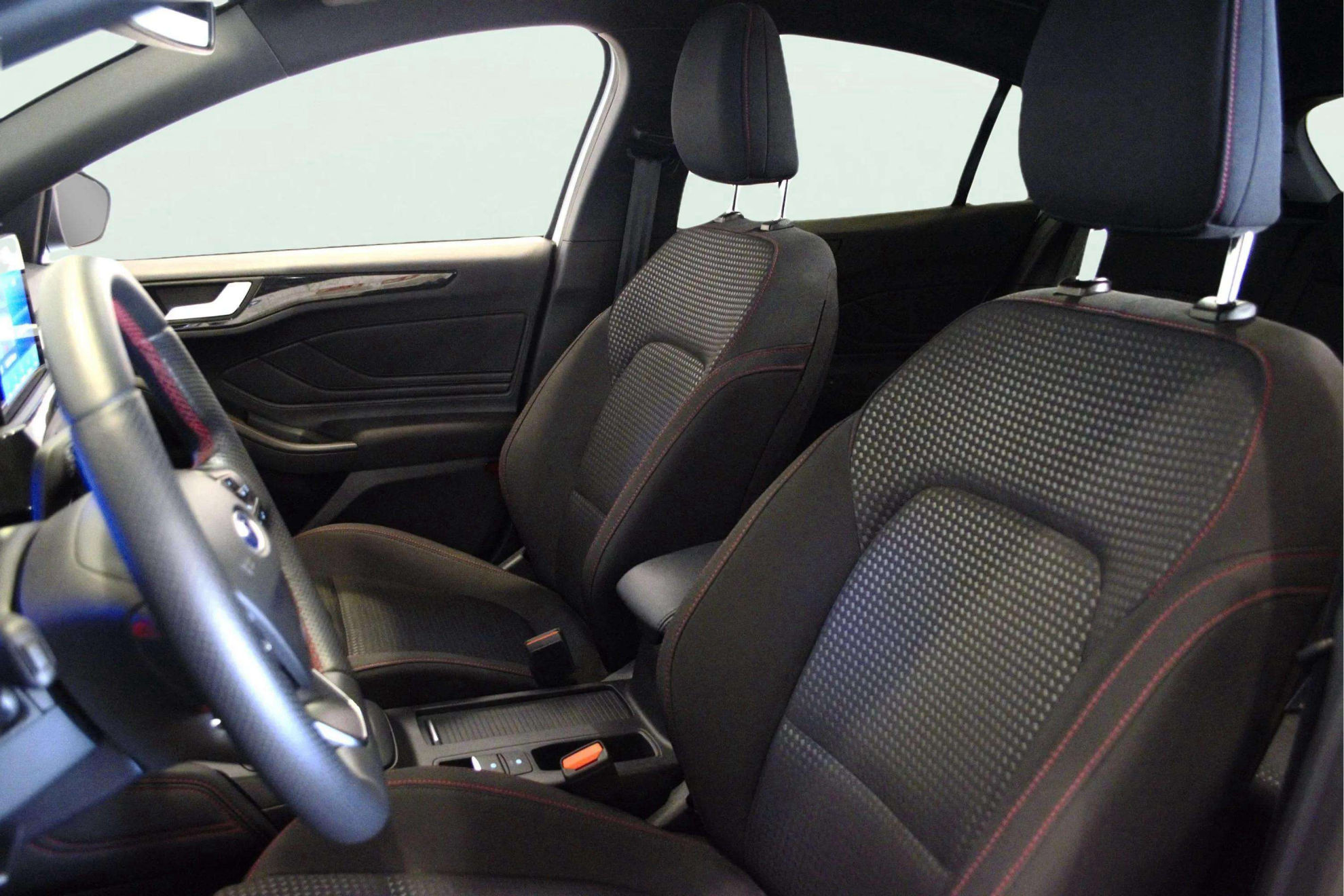 Ford Focus 1.0 EcoBoost ST-Line - foto 17
