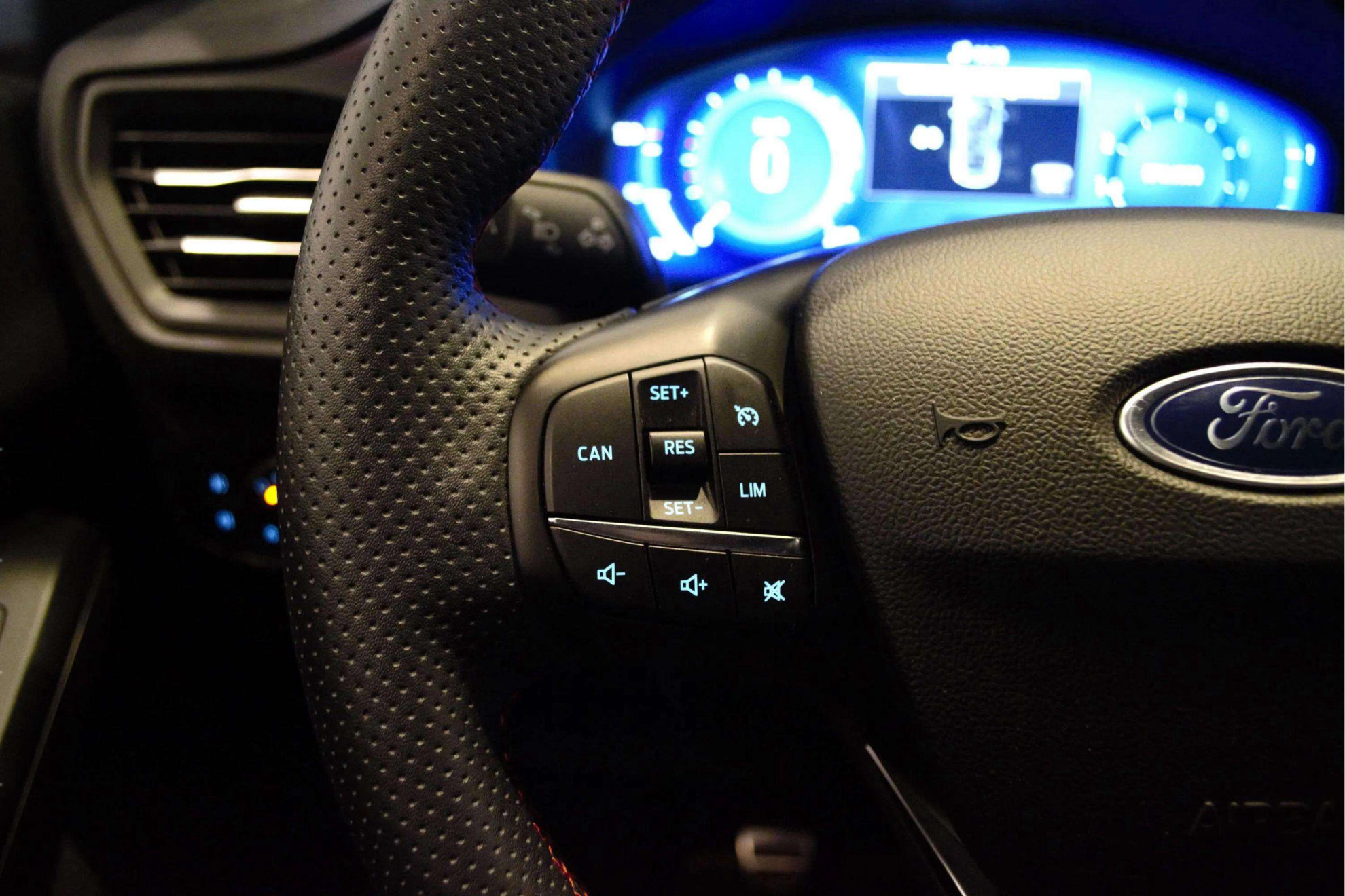Ford Focus 1.0 EcoBoost ST-Line - foto 22