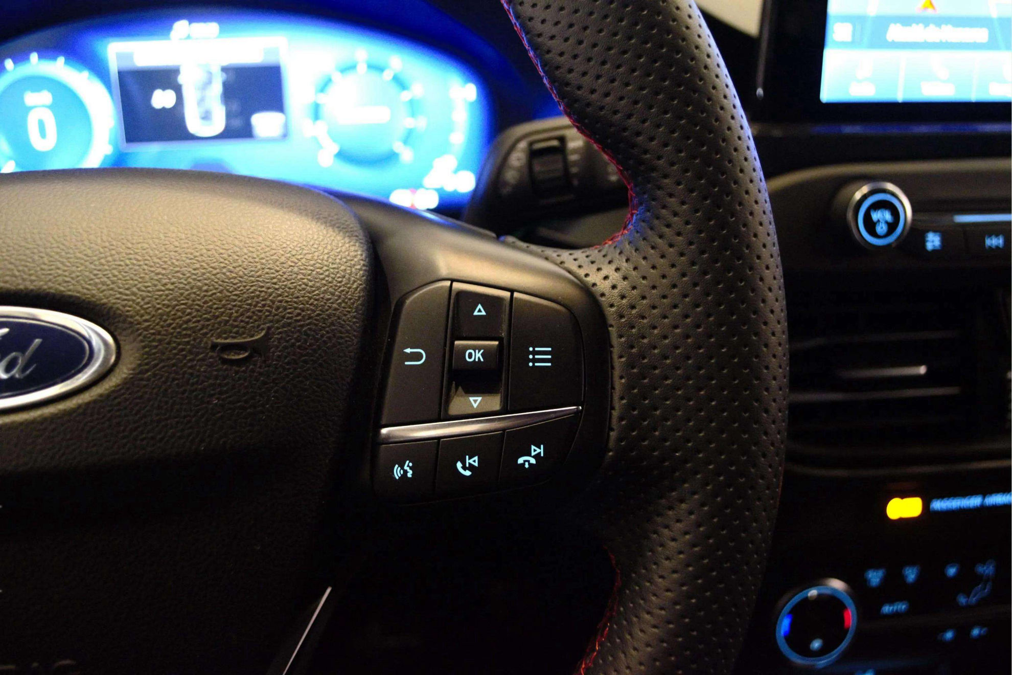 Ford Focus 1.0 EcoBoost ST-Line - foto 23