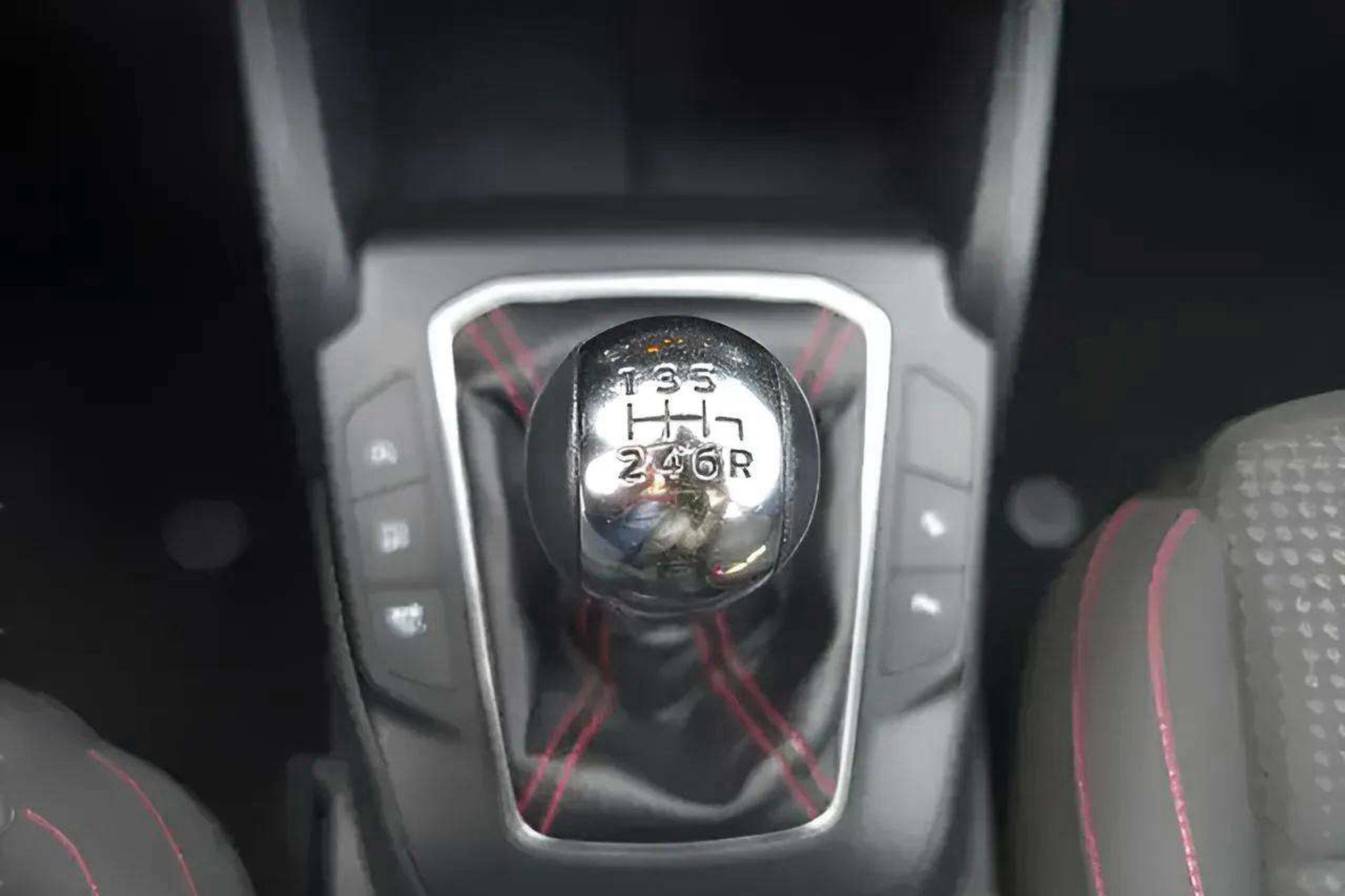 Ford Focus 1.0 EcoBoost ST-Line - foto 23