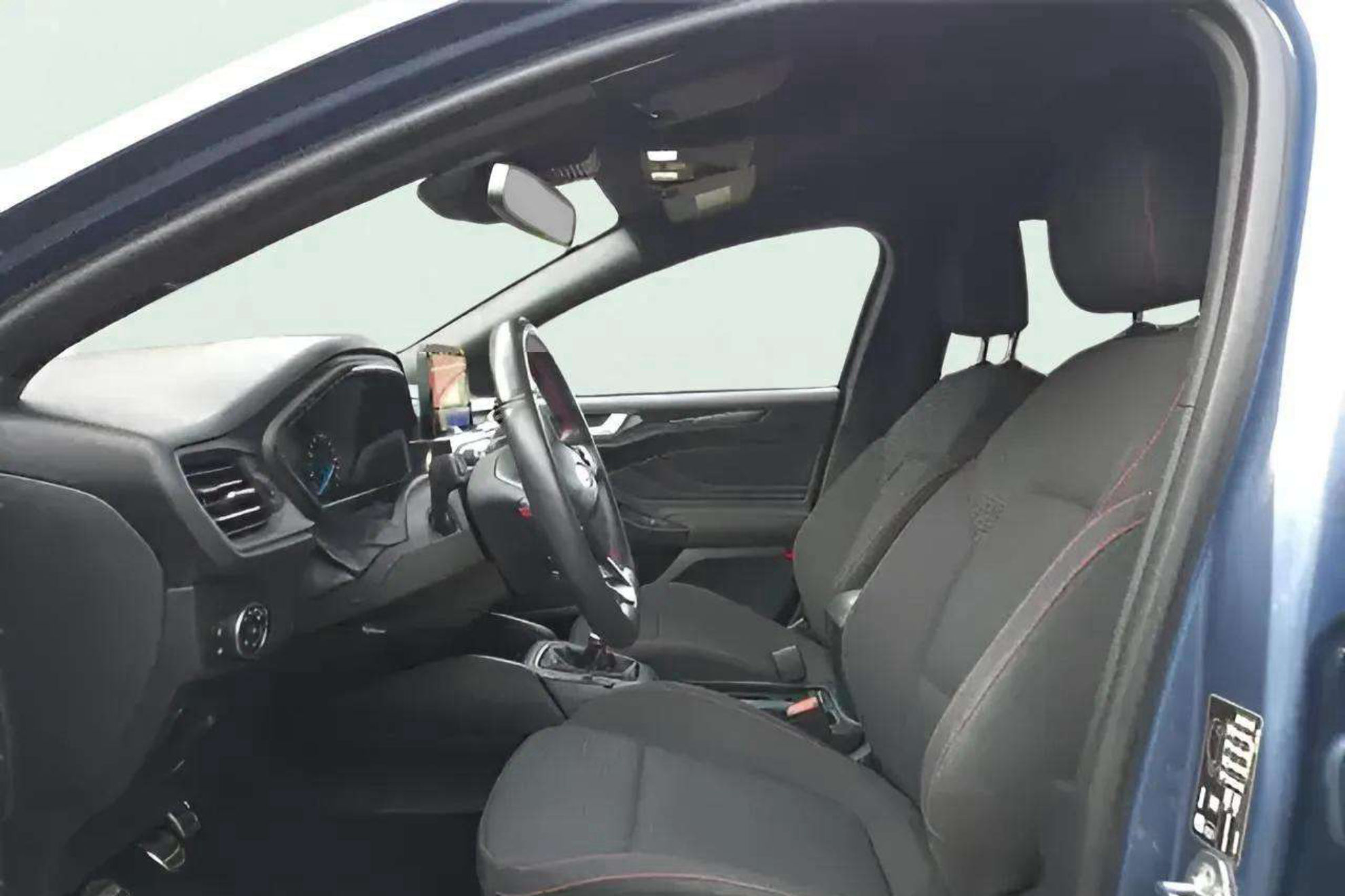 Ford Focus 1.0 EcoBoost ST-Line - foto 8