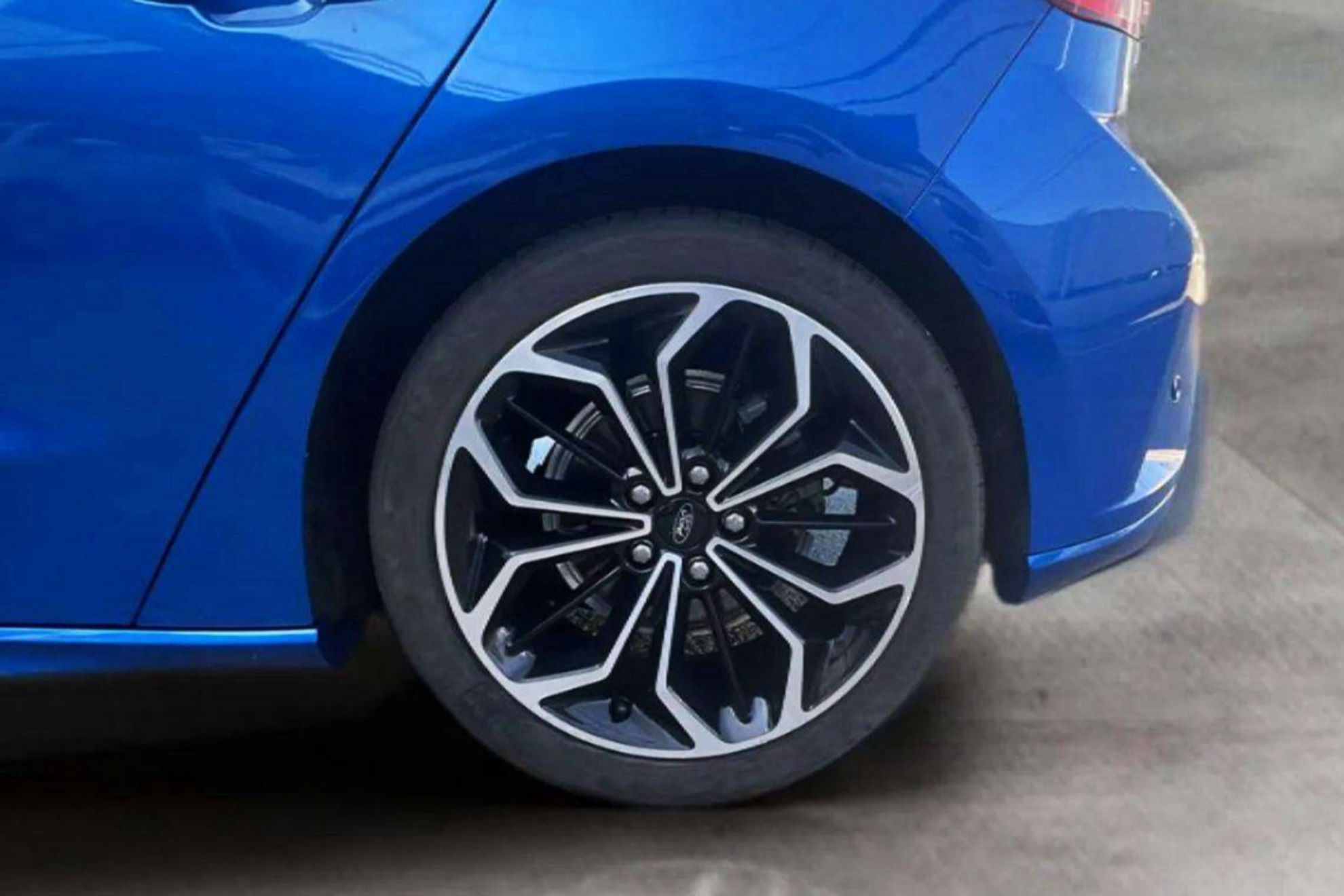 Ford Focus 1.0 EcoBoost MHEV ST-Line - foto 9