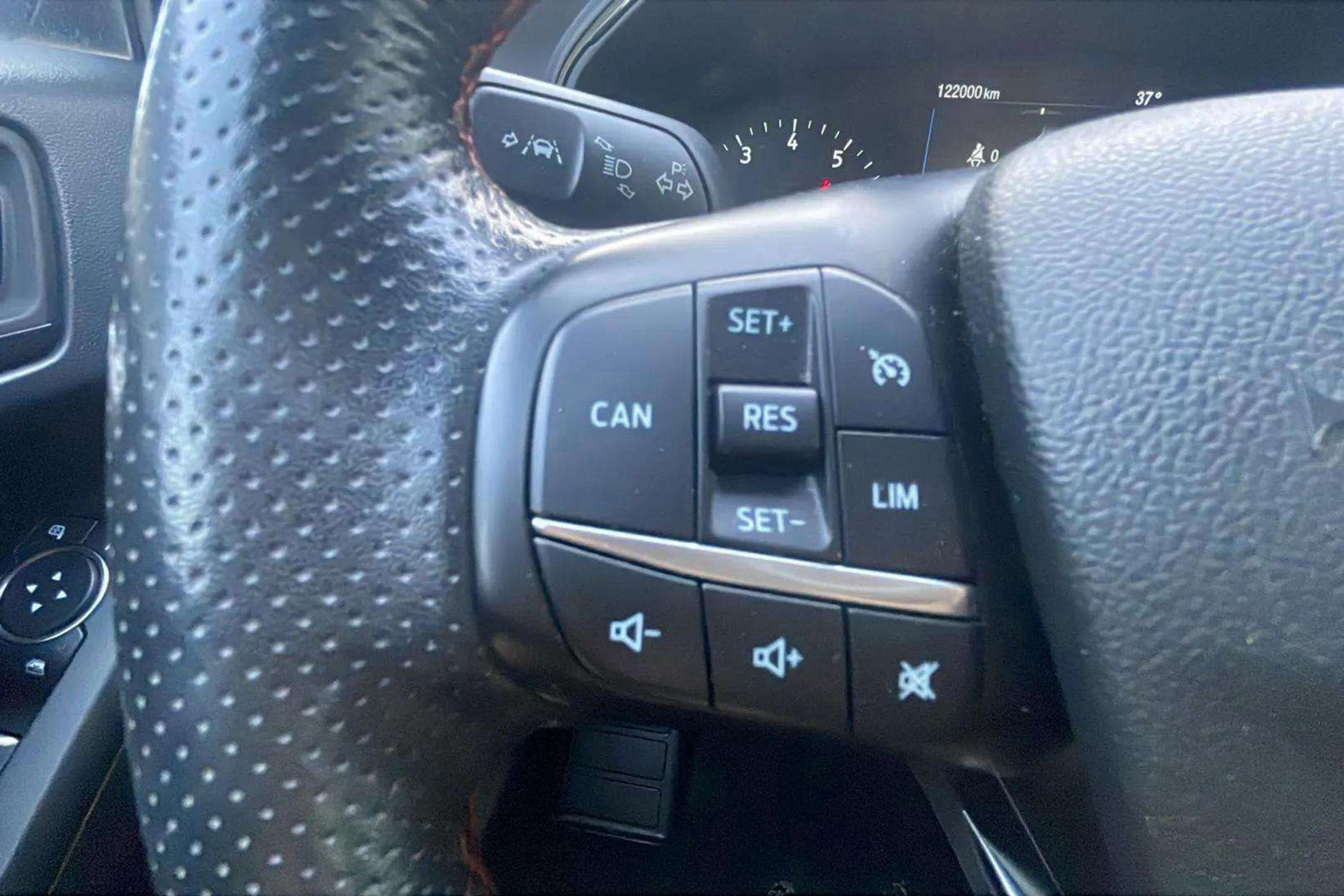 Ford Focus 1.0 EcoBoost MHEV ST-Line - foto 14
