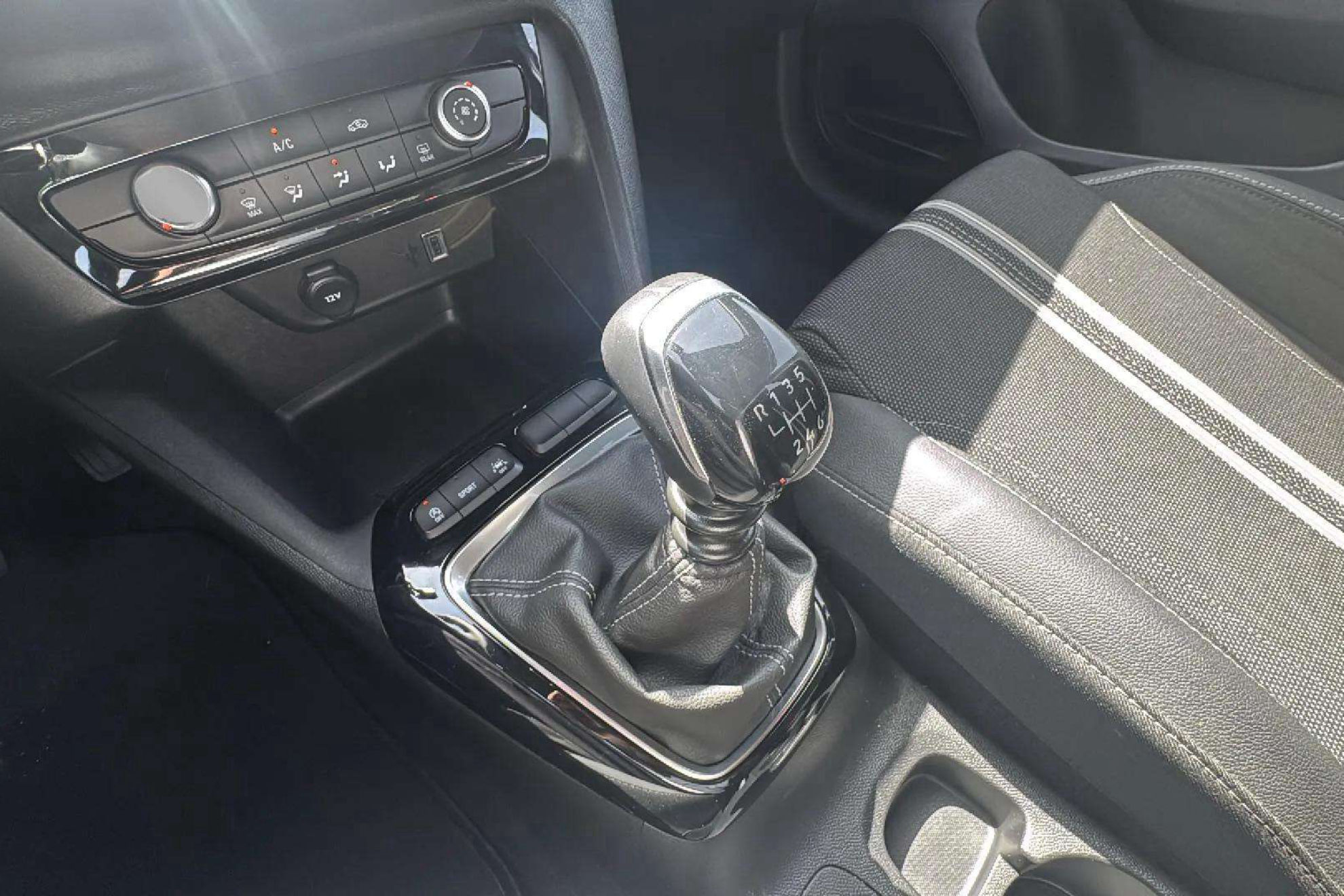 Opel Corsa 1.2T XHL Edition - foto 31