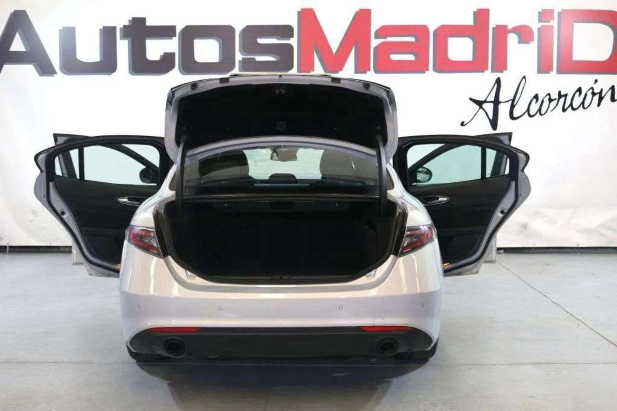 Alfa Romeo Giulia 2.2 Diesel Sprint RWD - foto 6