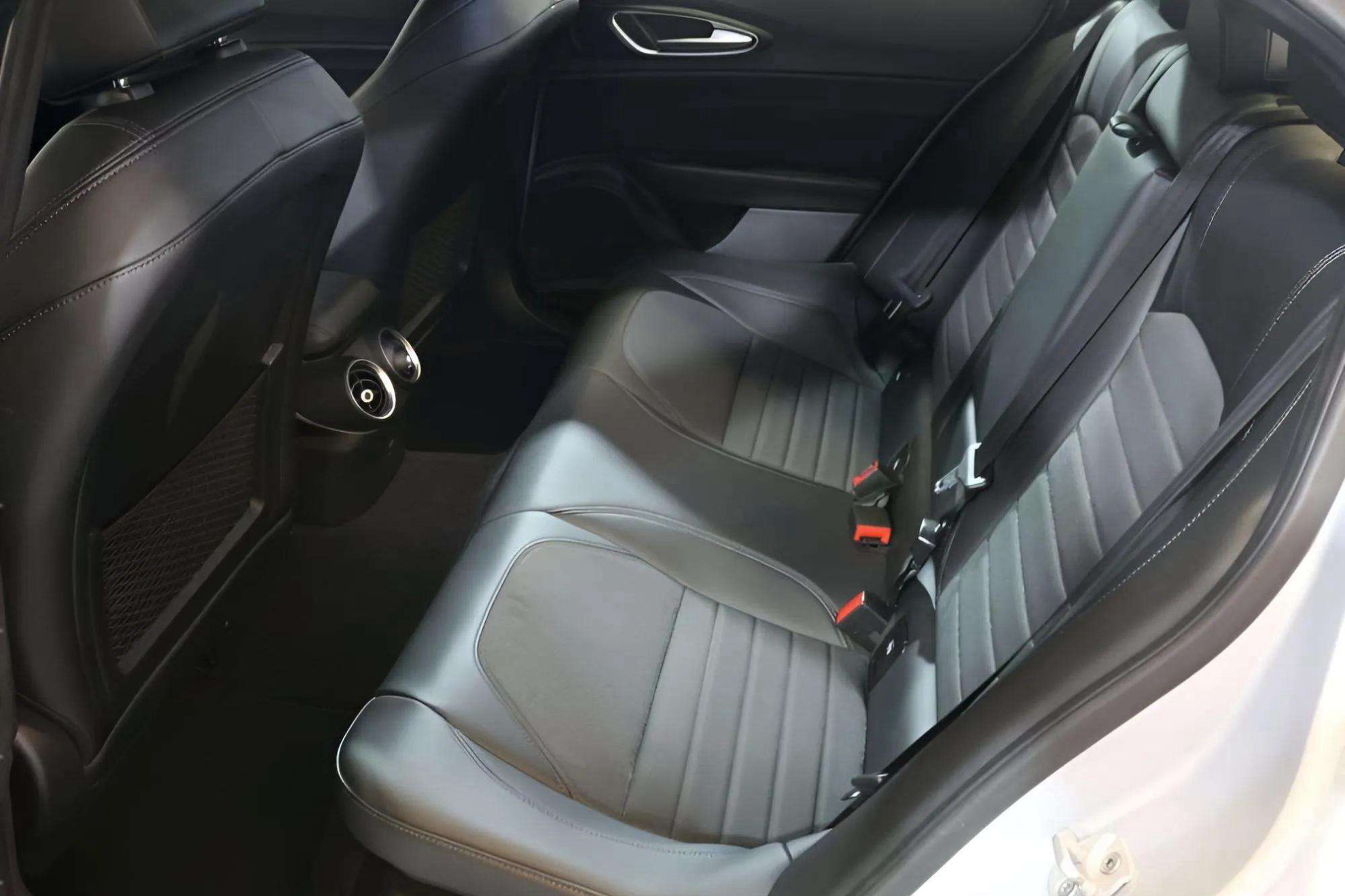 Alfa Romeo Giulia 2.2 Diesel Sprint RWD - foto 11