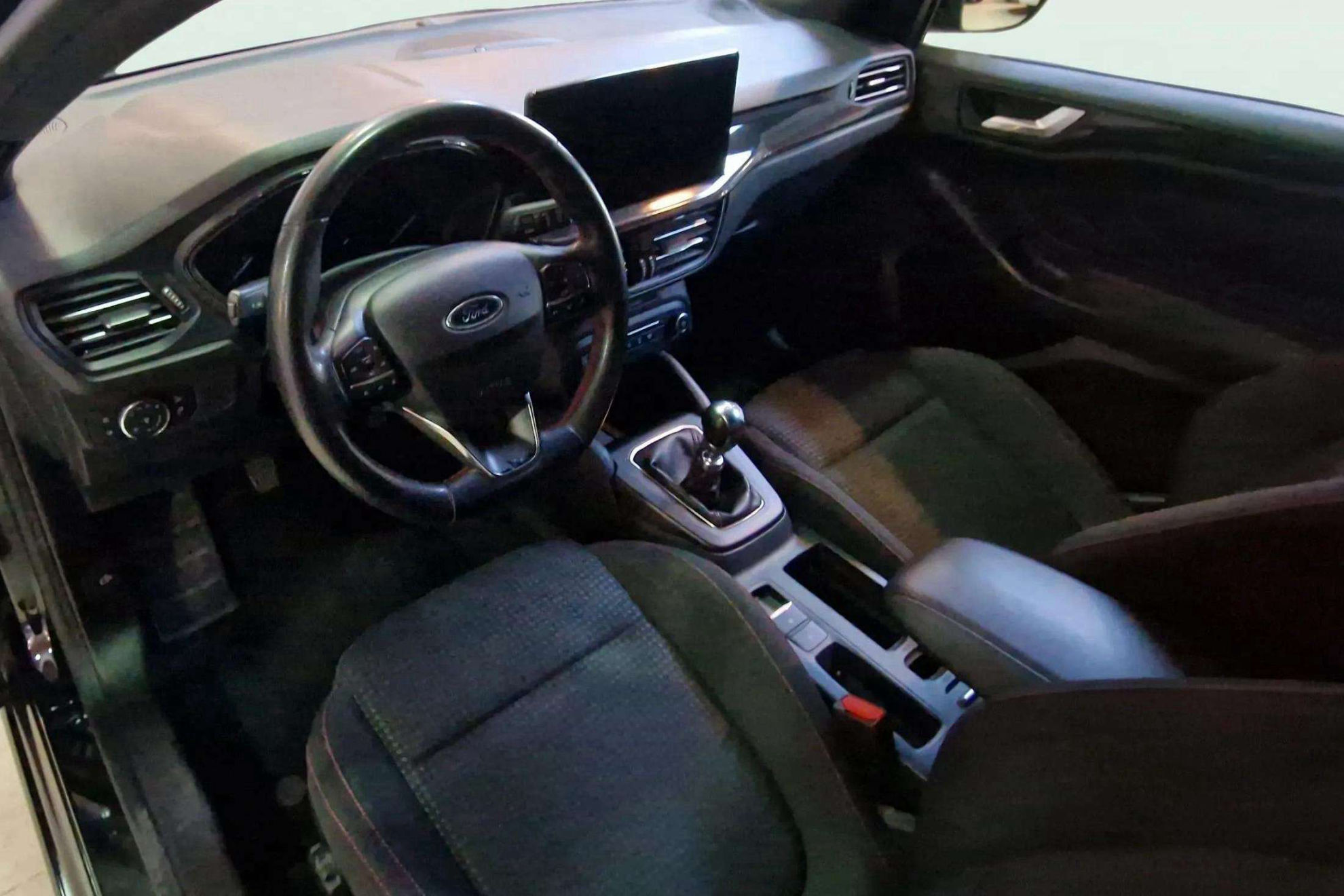 Ford Focus 1.0 EcoBoost MHEV ST-Line - foto 13