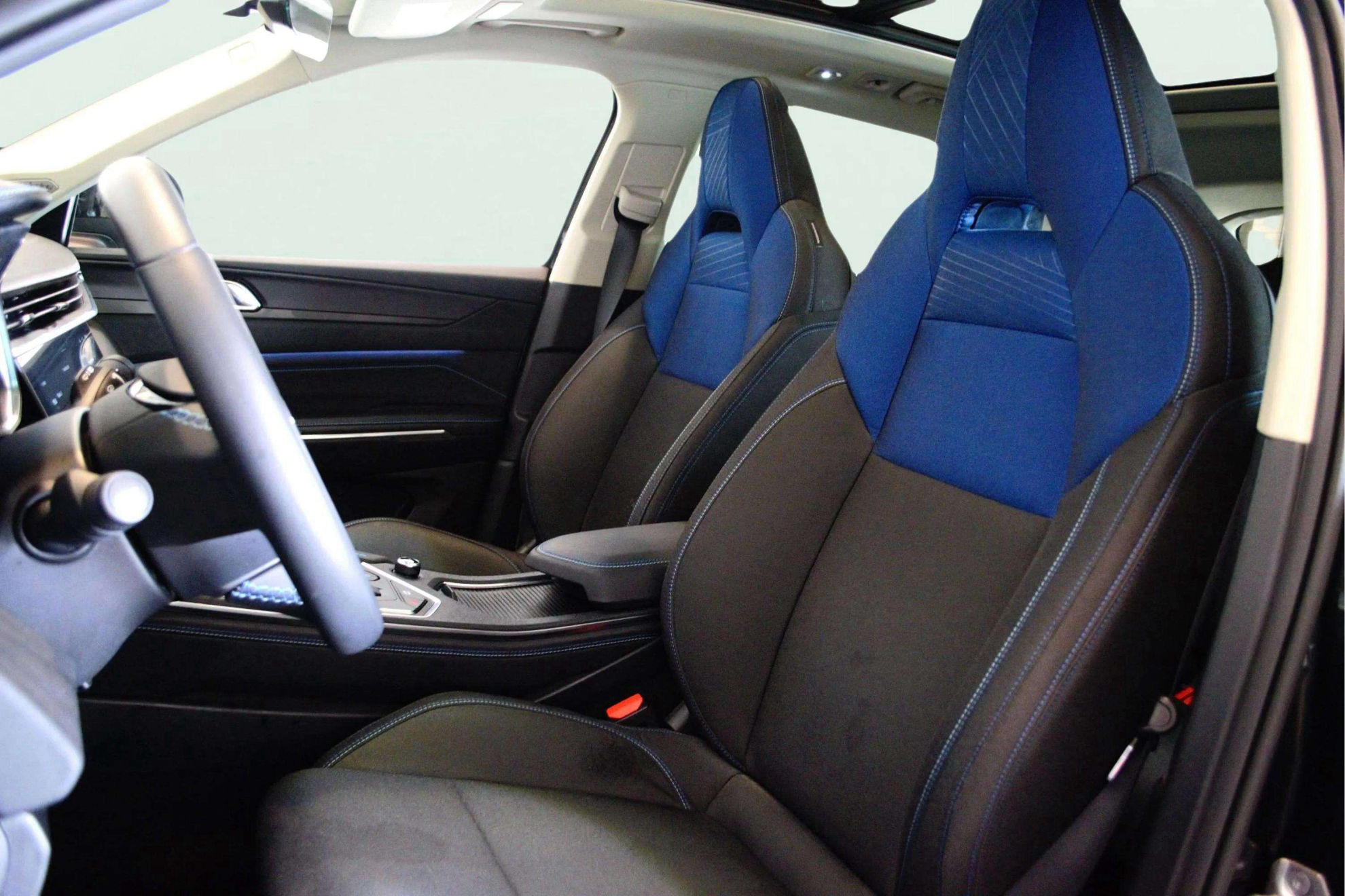 Lynk & Co 01 1.5 PHEV - foto 18