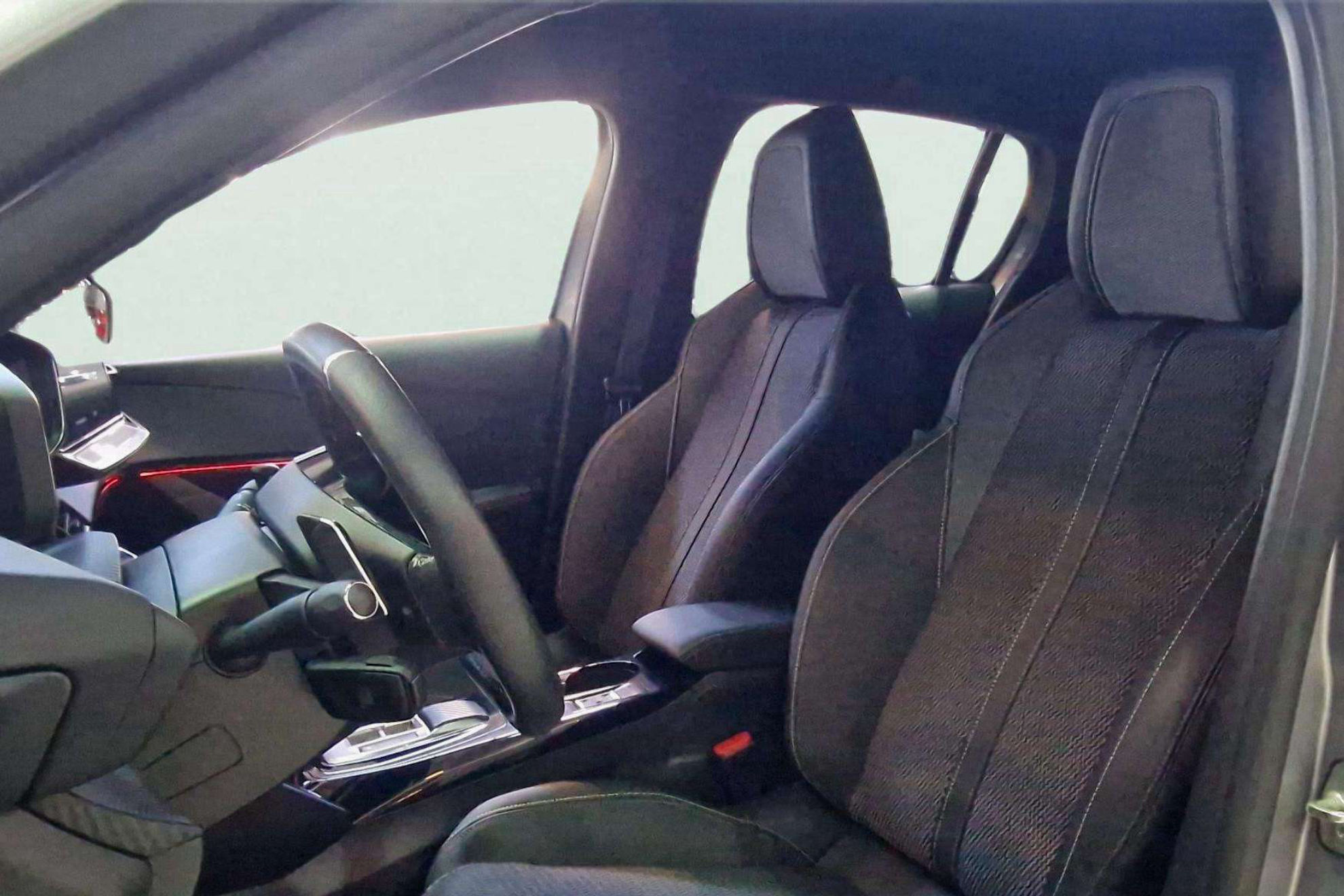 Peugeot 208 GT Hybrid 136 eDCS6 - foto 14