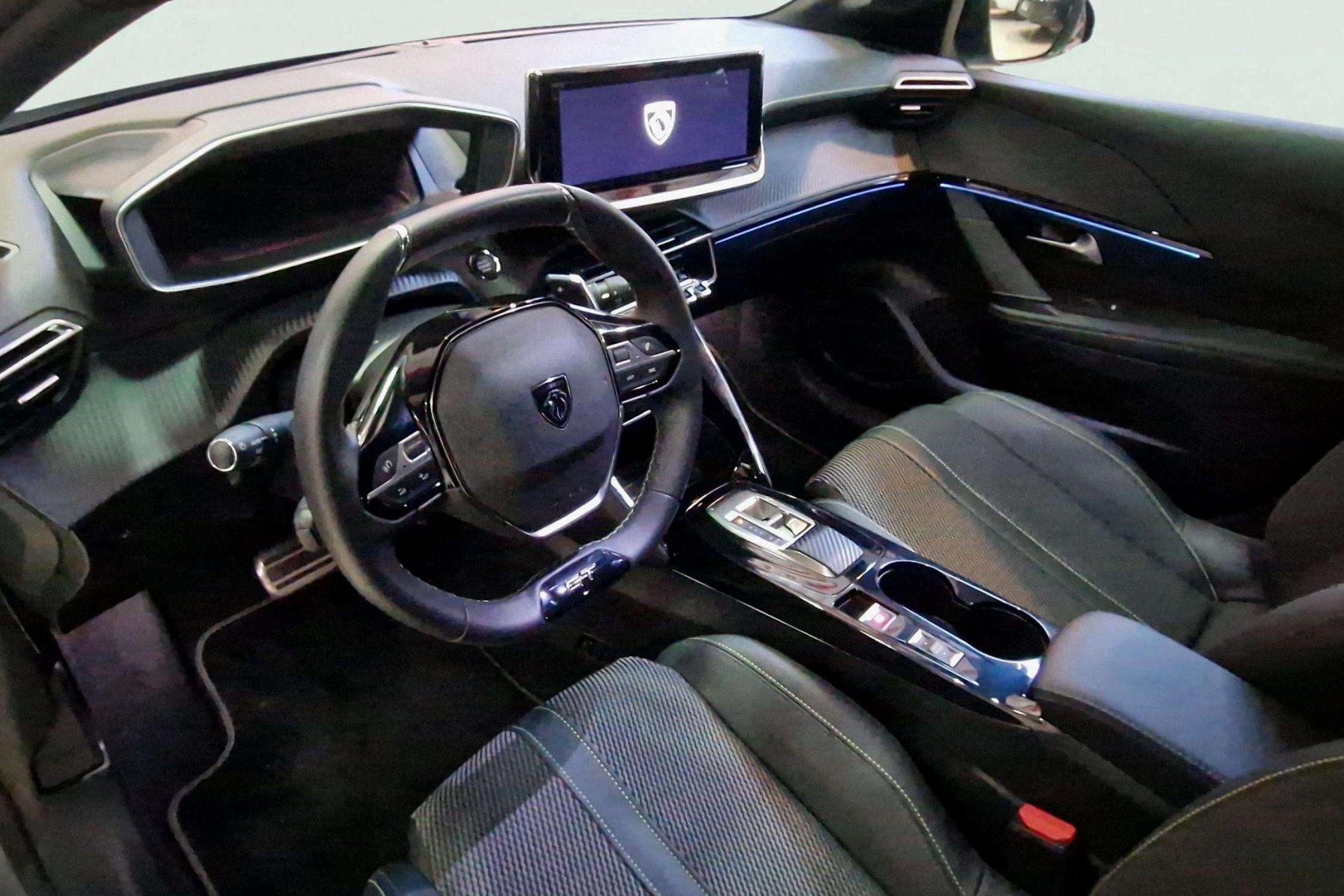 Peugeot 208 GT Hybrid 136 eDCS6 - foto 13