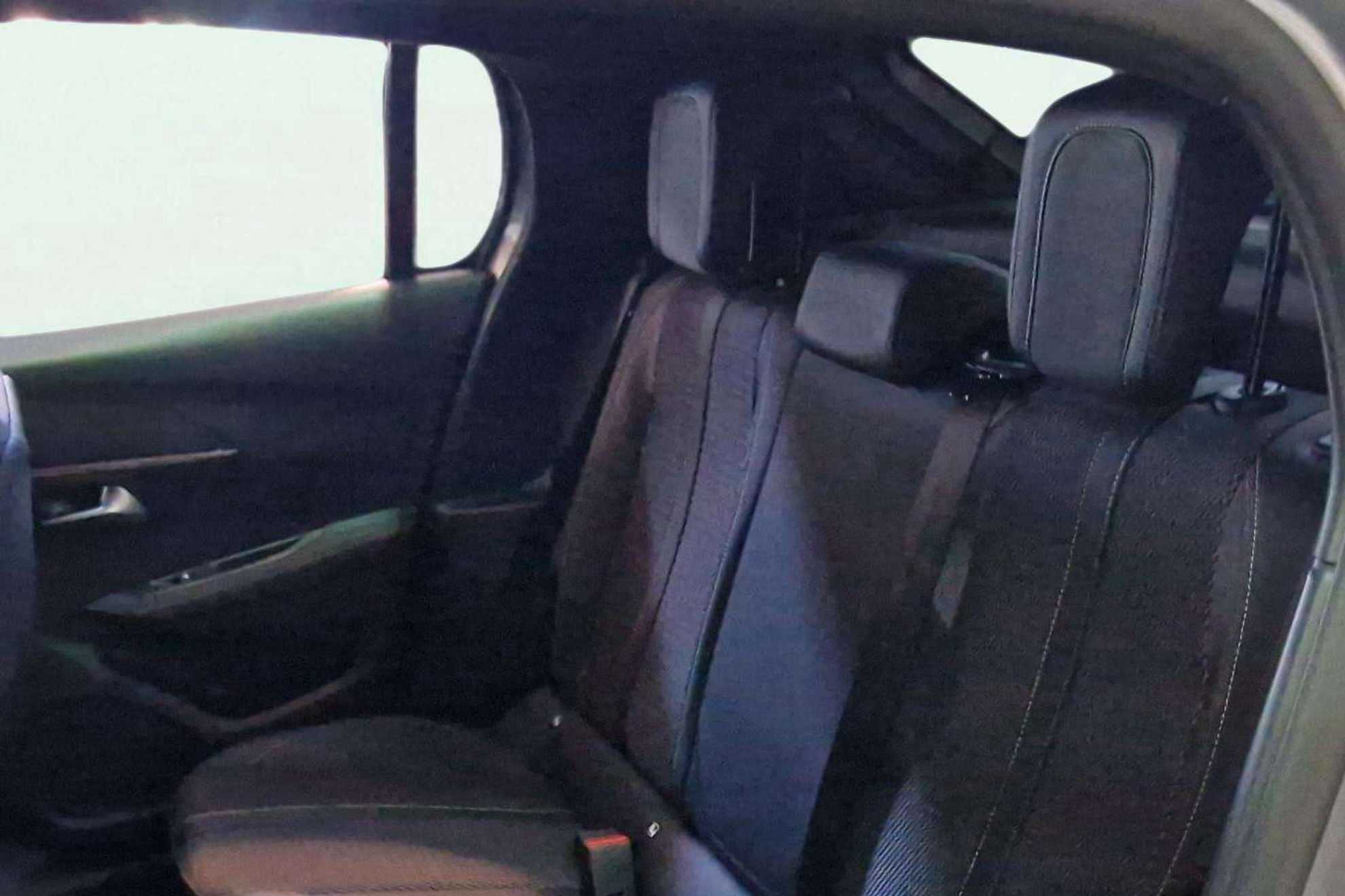 Peugeot 208 GT Hybrid 136 eDCS6 - foto 15