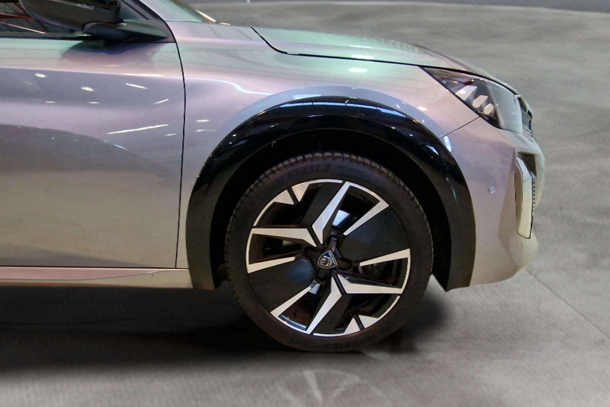 Peugeot 208 GT Hybrid 136 eDCS6 - foto 10