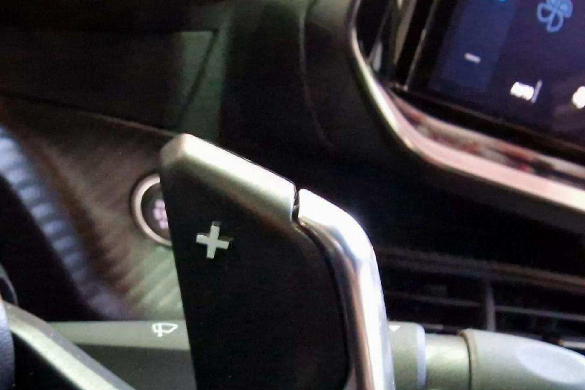 Peugeot 208 GT Hybrid 136 eDCS6 - foto 18