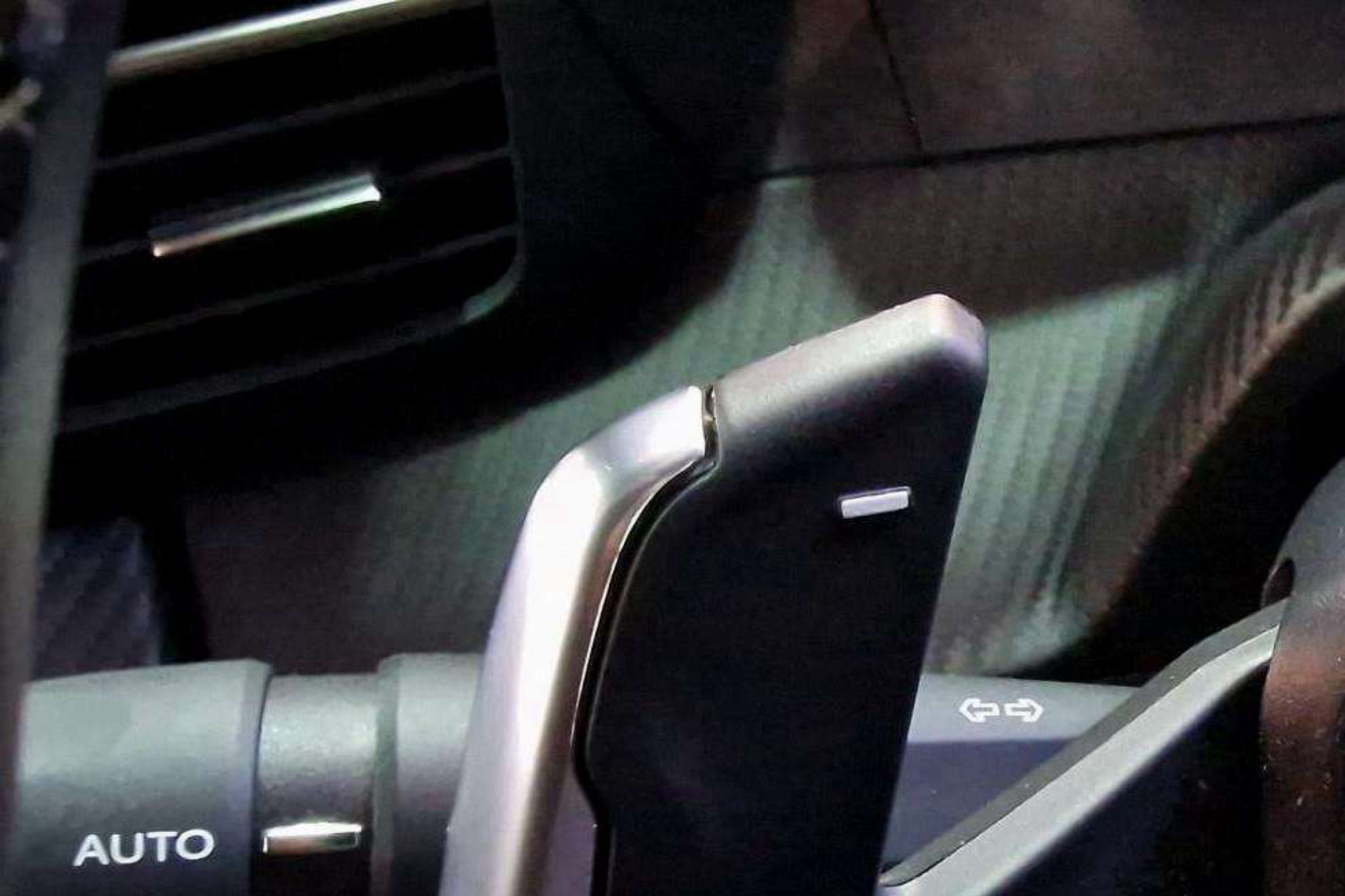 Peugeot 208 GT Hybrid 136 eDCS6 - foto 17