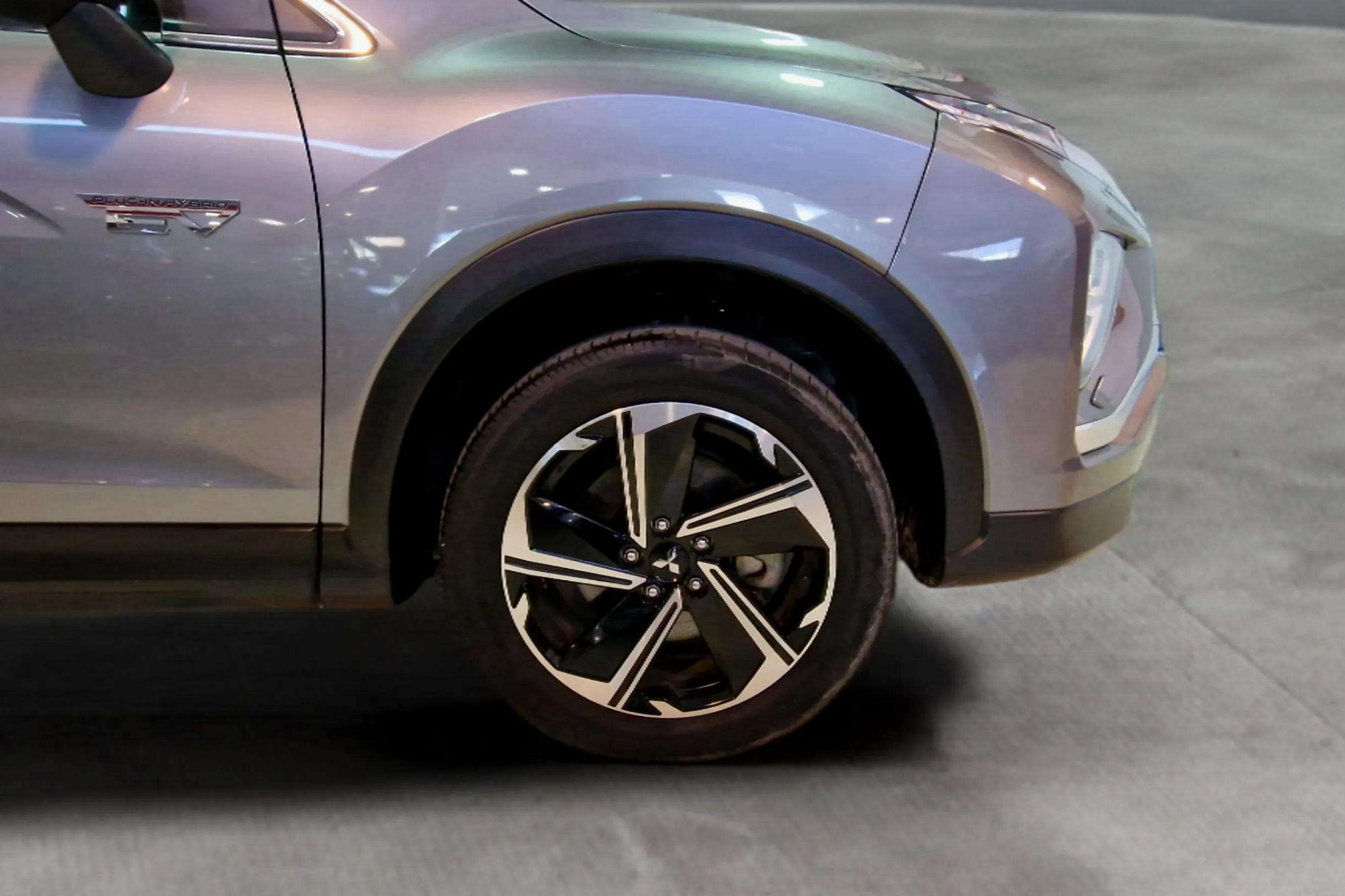 Mitsubishi Eclipse Cross PHEV Kaiteki 4WD - foto 10
